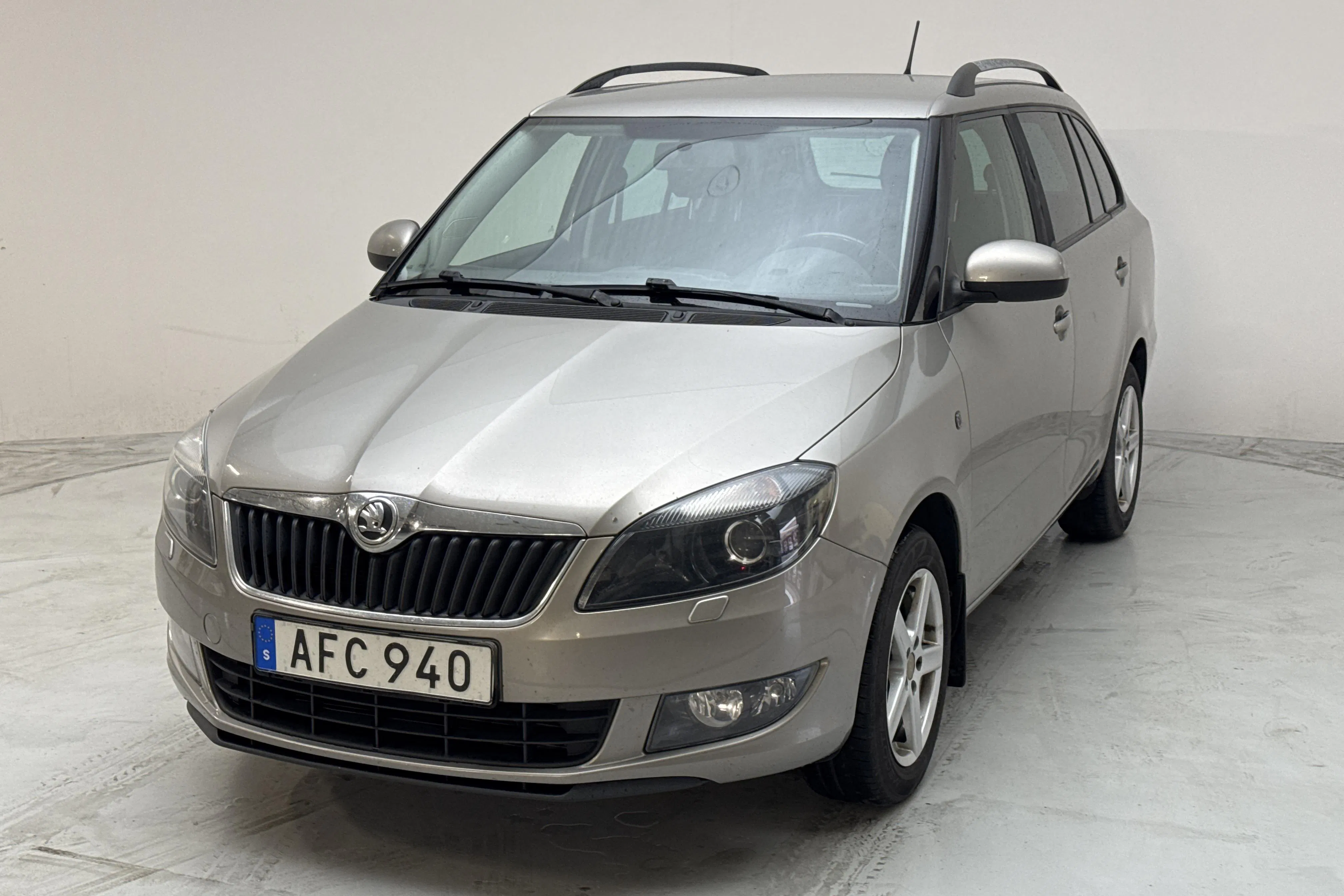 Presentationsfoto 1 av 12: Skoda Fabia 1.2 TSI Combi (86hk) - 26 864 mil - Manuell - Ljusbrun - 2014