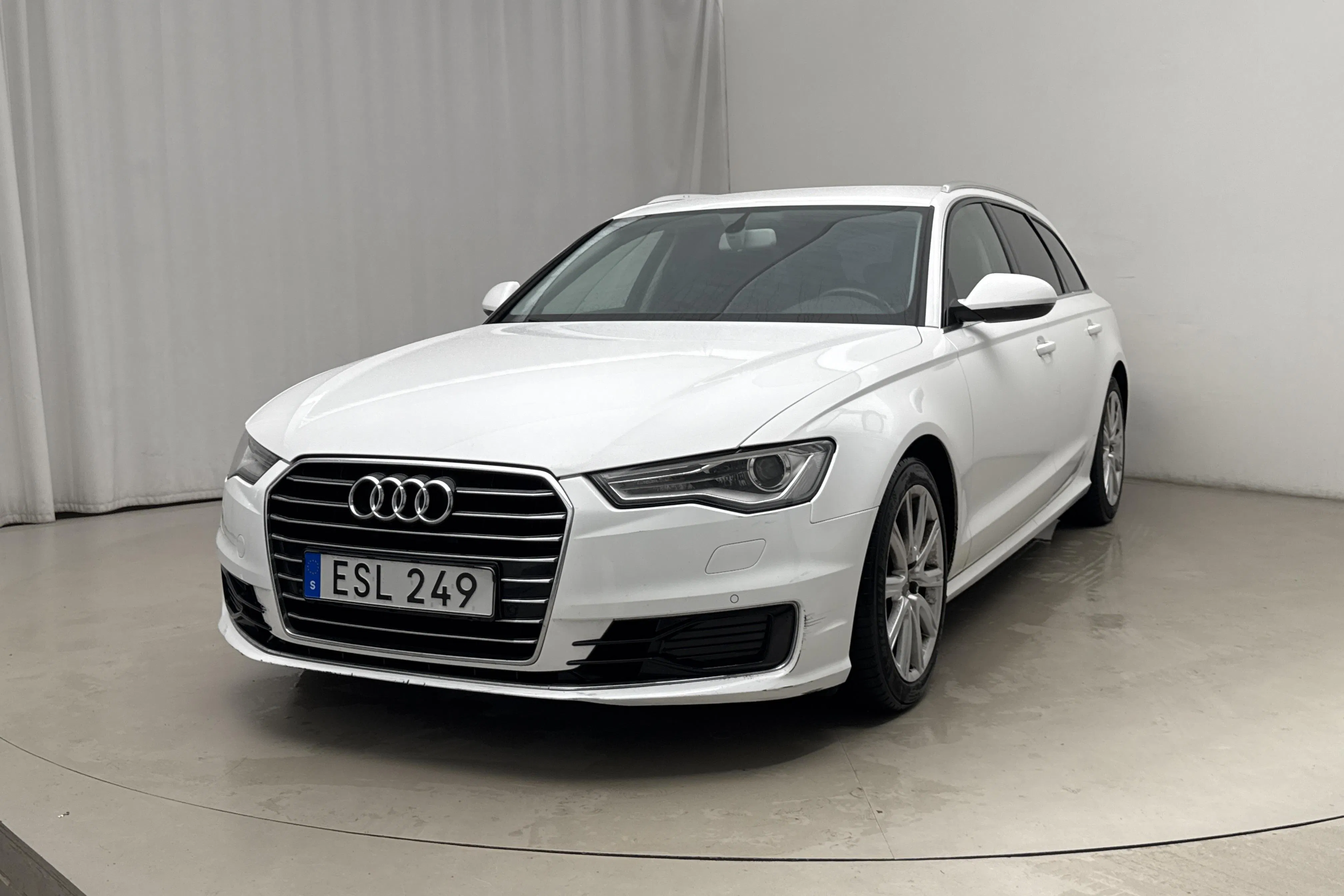 Presentationsfoto 1 av 12: Audi A6 2.0 TDI Avant (190hk) - 16 557 mil - Automat - vit - 2015