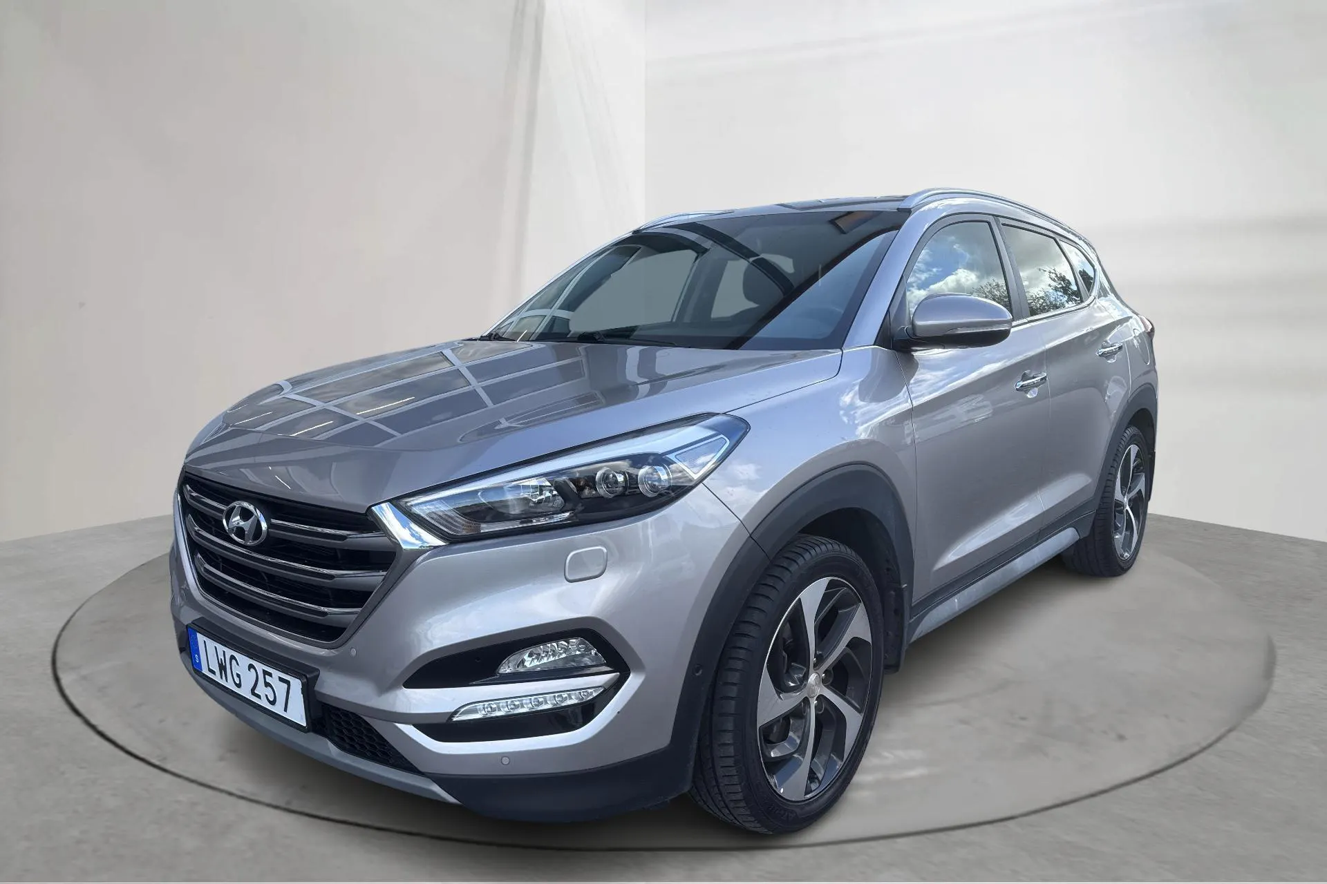 Presentationsfoto 1 av 17: Hyundai Tucson 1.6 T-GDI 4WD (177hk) - 4 097 mil - Automat - Ljusbrun - 2018
