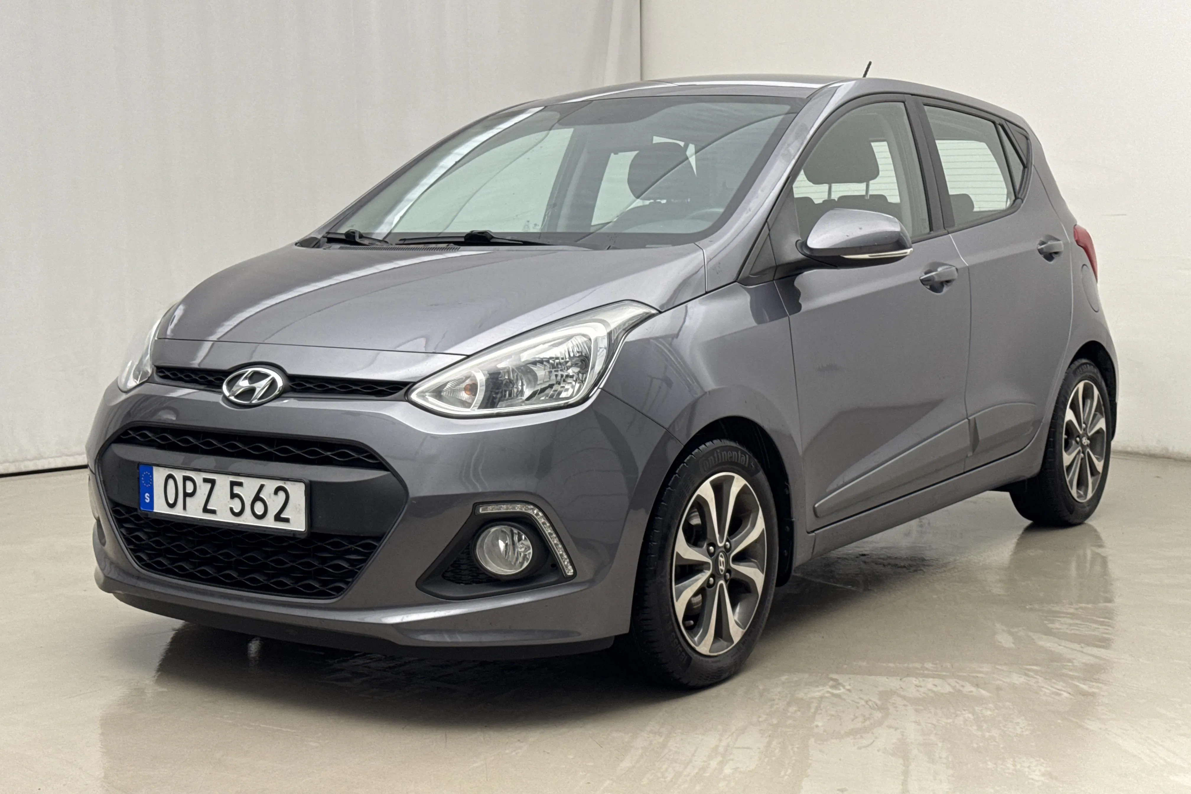 Presentationsfoto 1 av 15: Hyundai i10 1.2 (87hk) - 5 713 mil - Manuell - Mörkgrå - 2015
