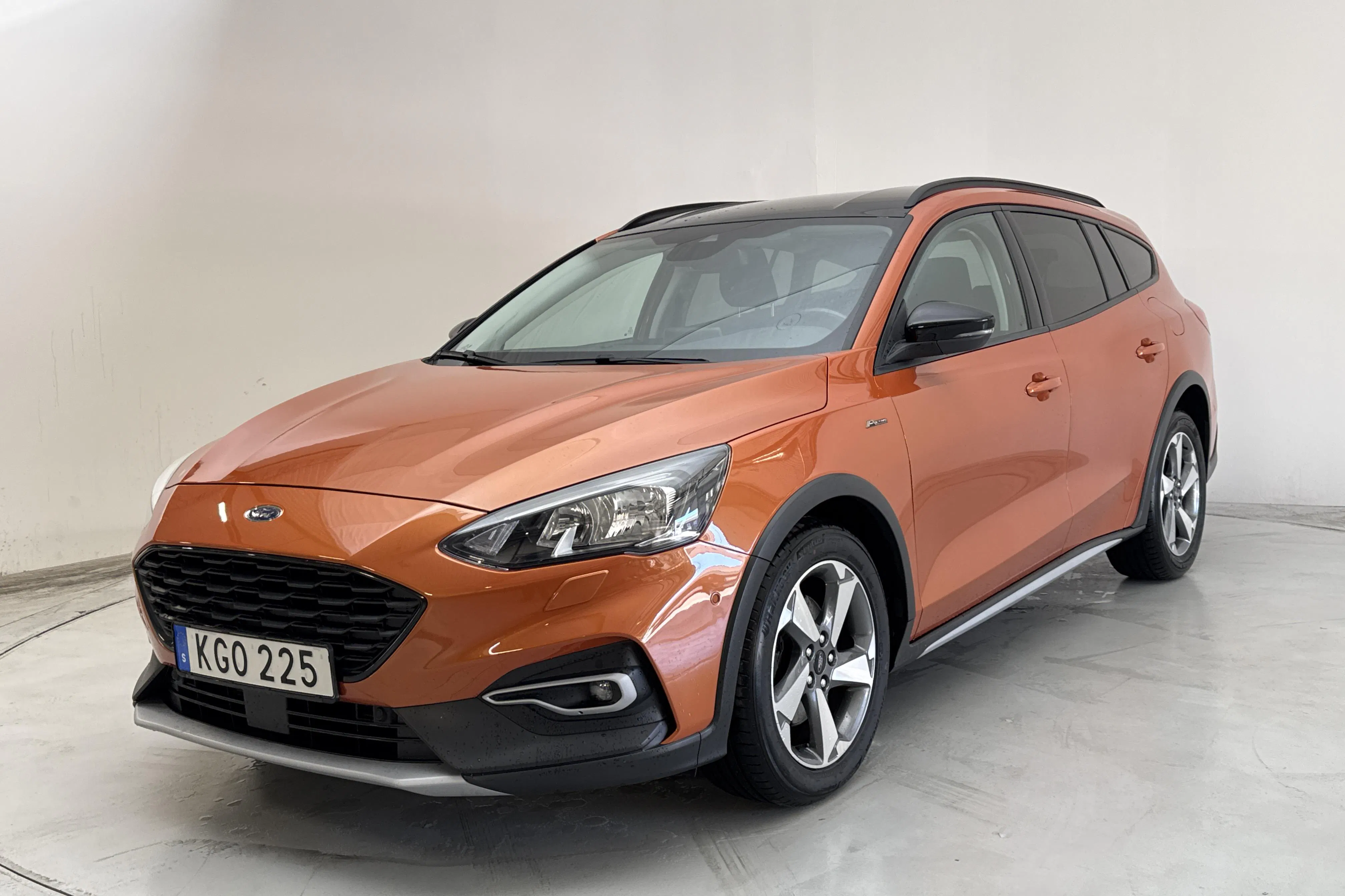 Presentationsfoto 1 av 13: Ford Focus Active 1.0 EcoBoost Kombi (125hk) - 6 163 mil - Automat - orange - 2019