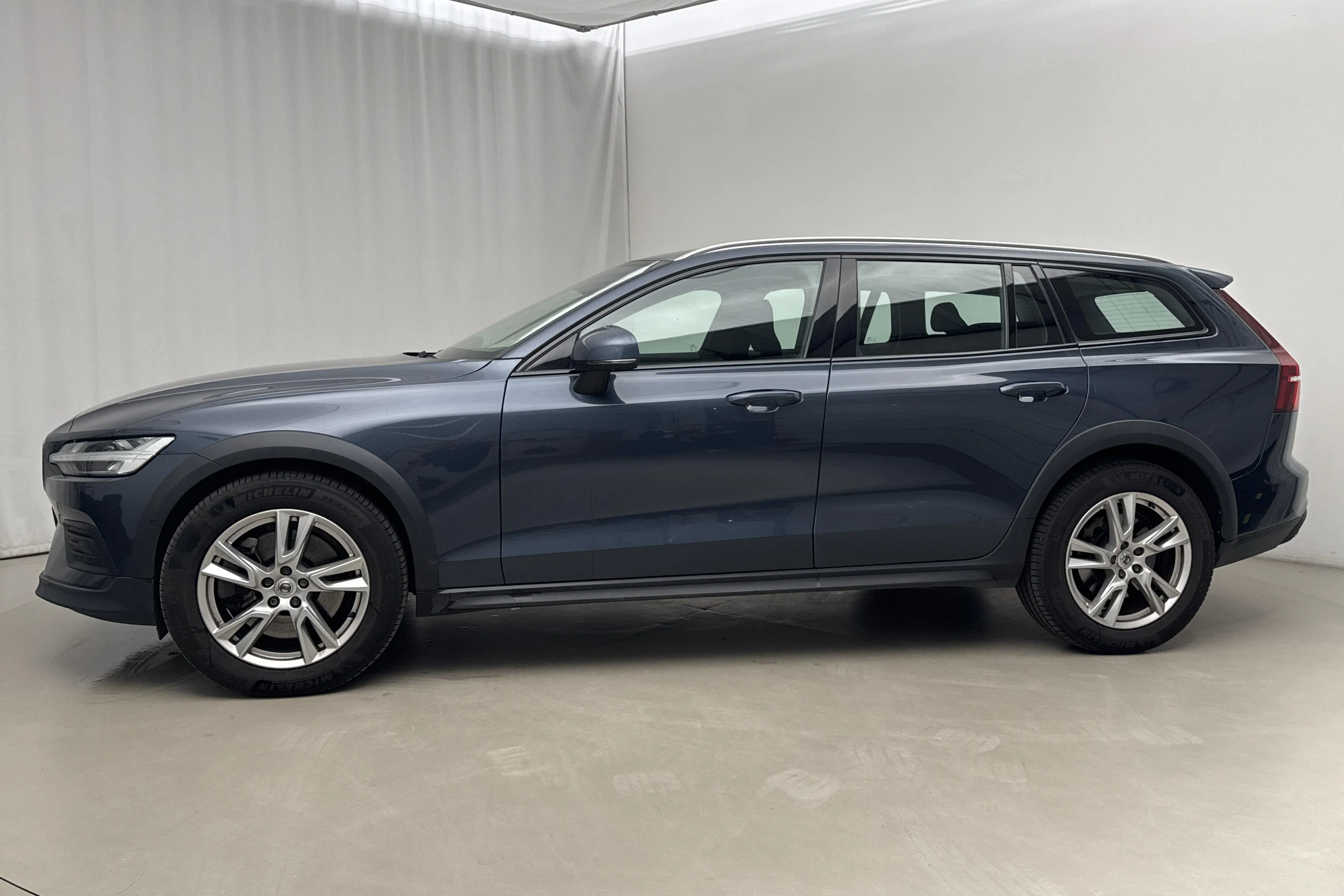 Presentation photo 2 of 20: Volvo V60 B4 Cross Country AWD Mildhybrid, Diesel (197hk) - 119 820 km - Automatic - dark blue - 2022