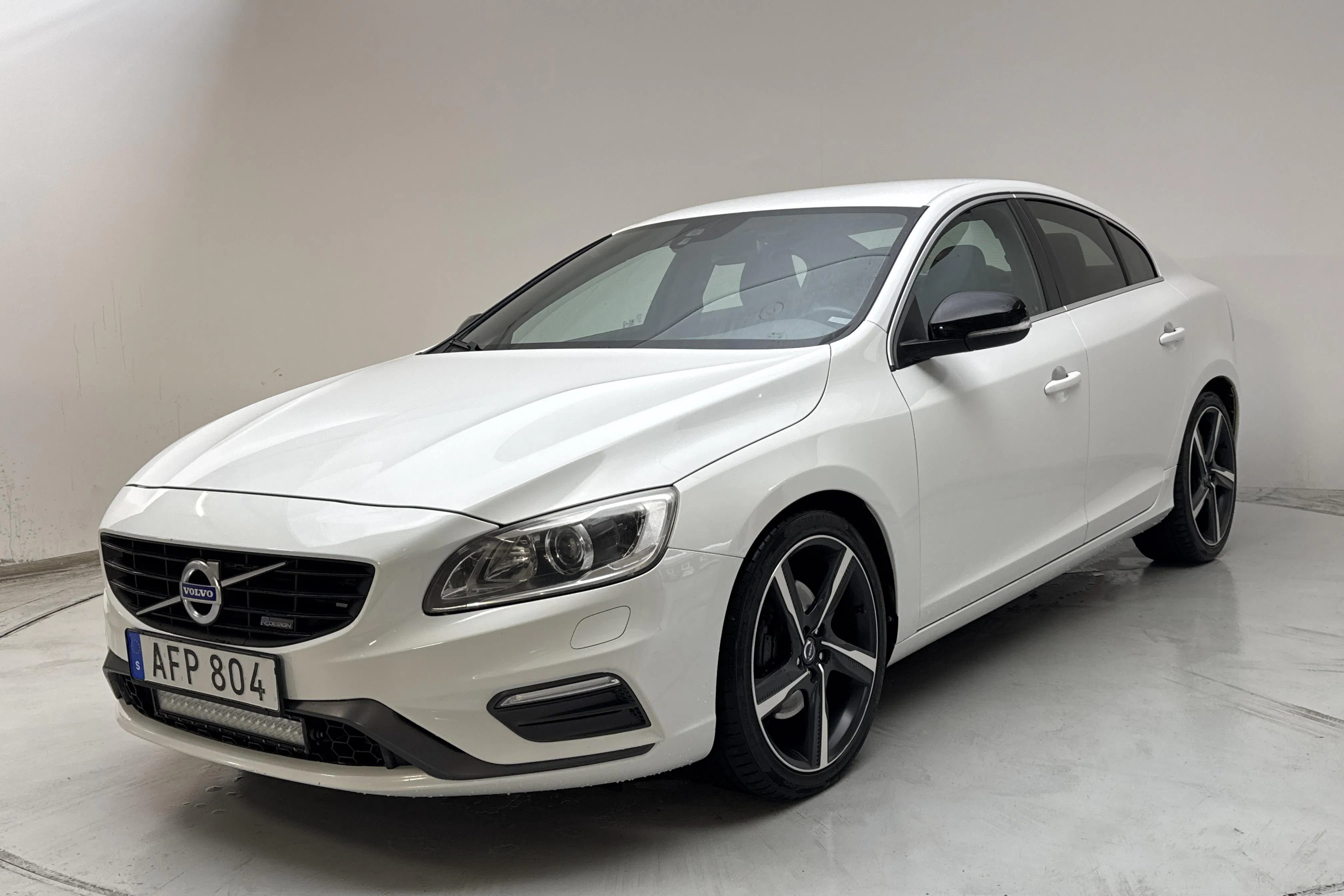 Presentationsfoto 1 av 12: Volvo S60 T6 AWD (304hk) - 23 929 mil - Automat - vit - 2014