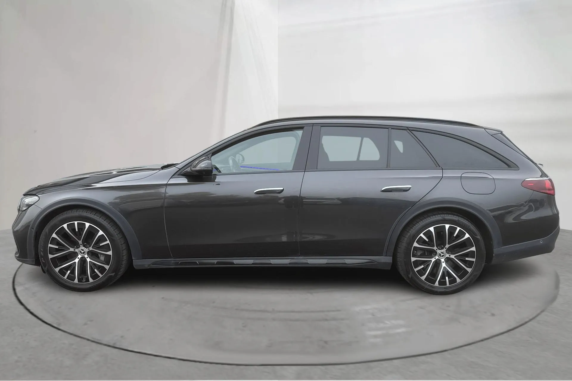 Presentationsfoto 2 av 20: Mercedes E 300 de 4Matic All Terrain Kombi S214 (313hk) - 7 786 mil - Automat - grå - 2024