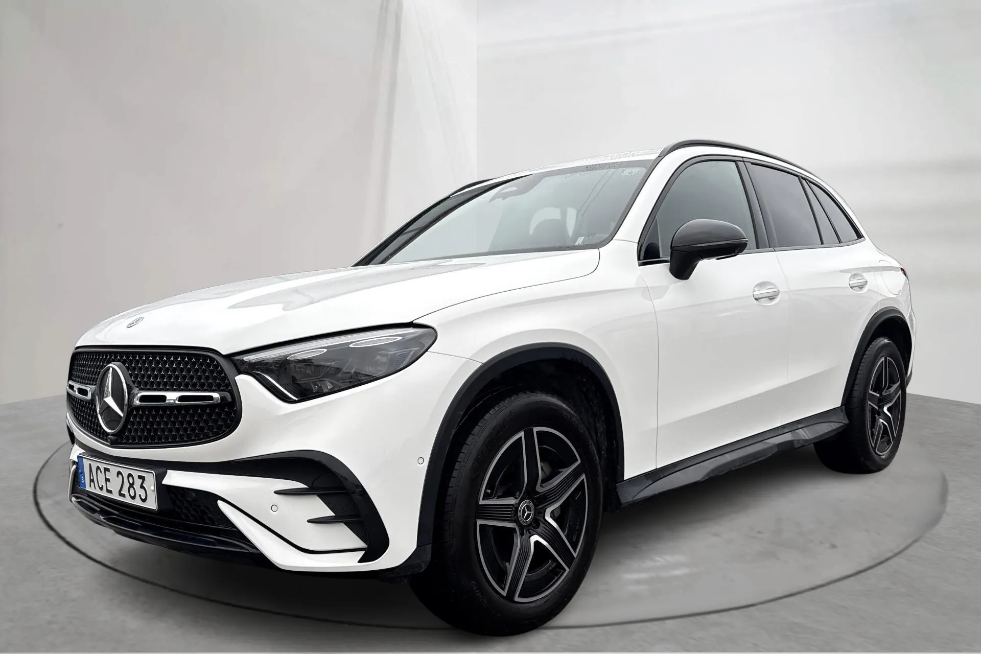 Presentationsfoto 1 av 23: Mercedes GLC 300 e 4MATIC X254 (313hk) - 6 492 mil - Automat - vit - 2024