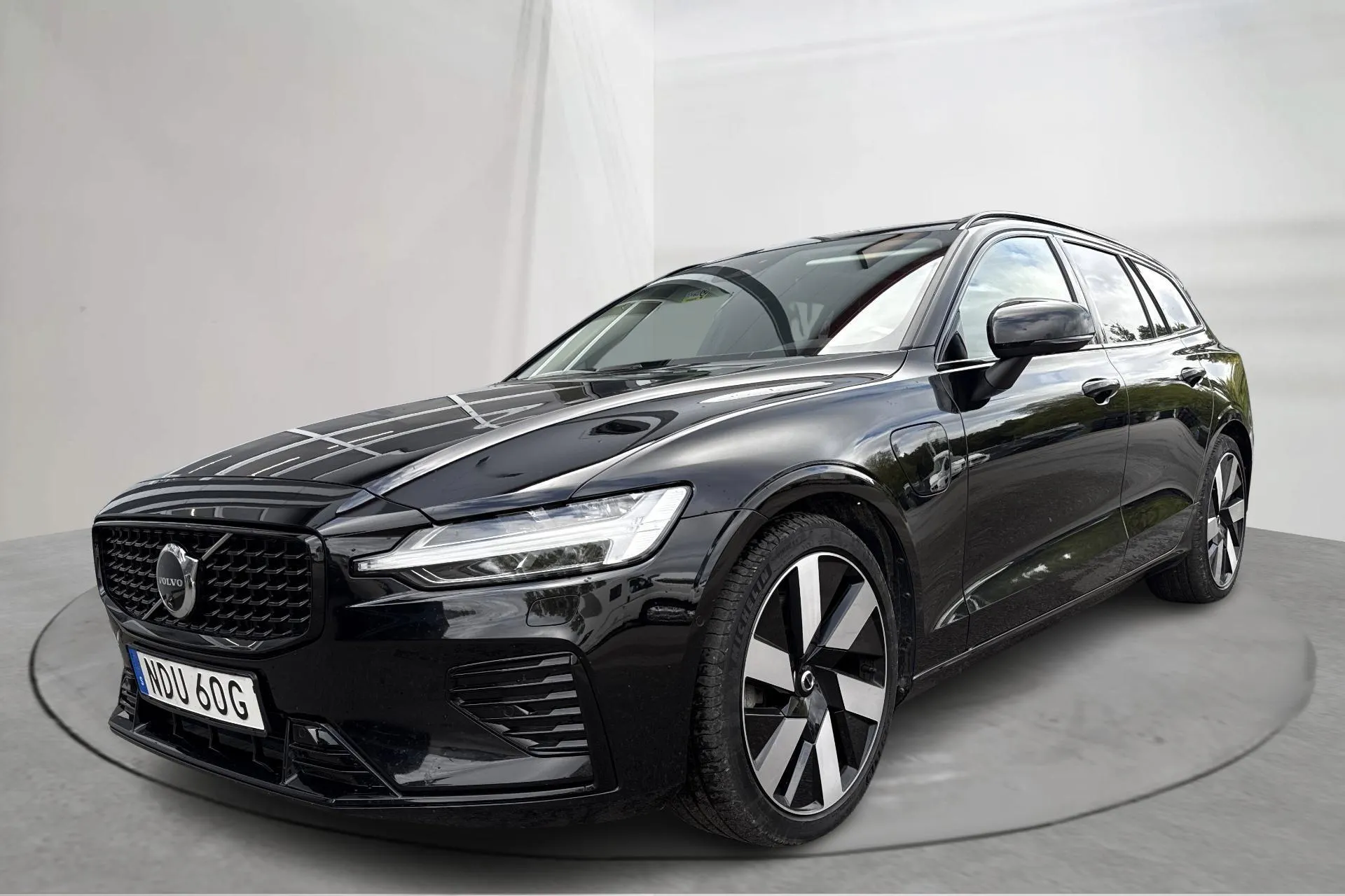 Presentation photo 1 of 22: Volvo V60 T6 AWD Recharge (350hk) - 90 460 km - Automatic - black - 2024