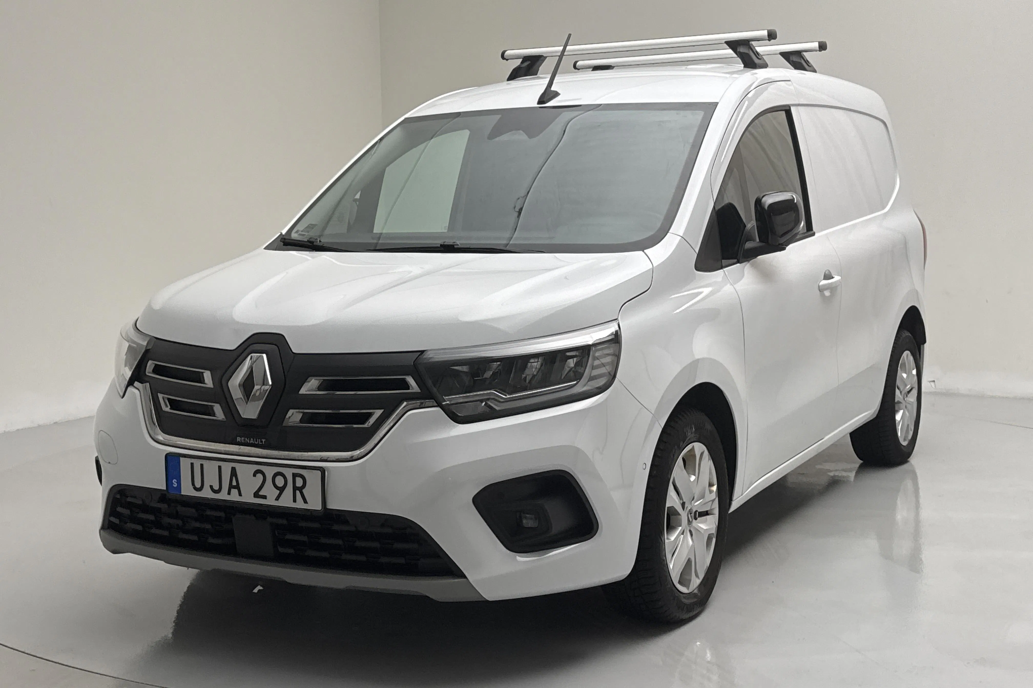 Presentationsfoto 1 av 15: Renault Kangoo E-Tech 45kWh Skåp (120hk) - 4 436 mil - Automat - vit - 2023
