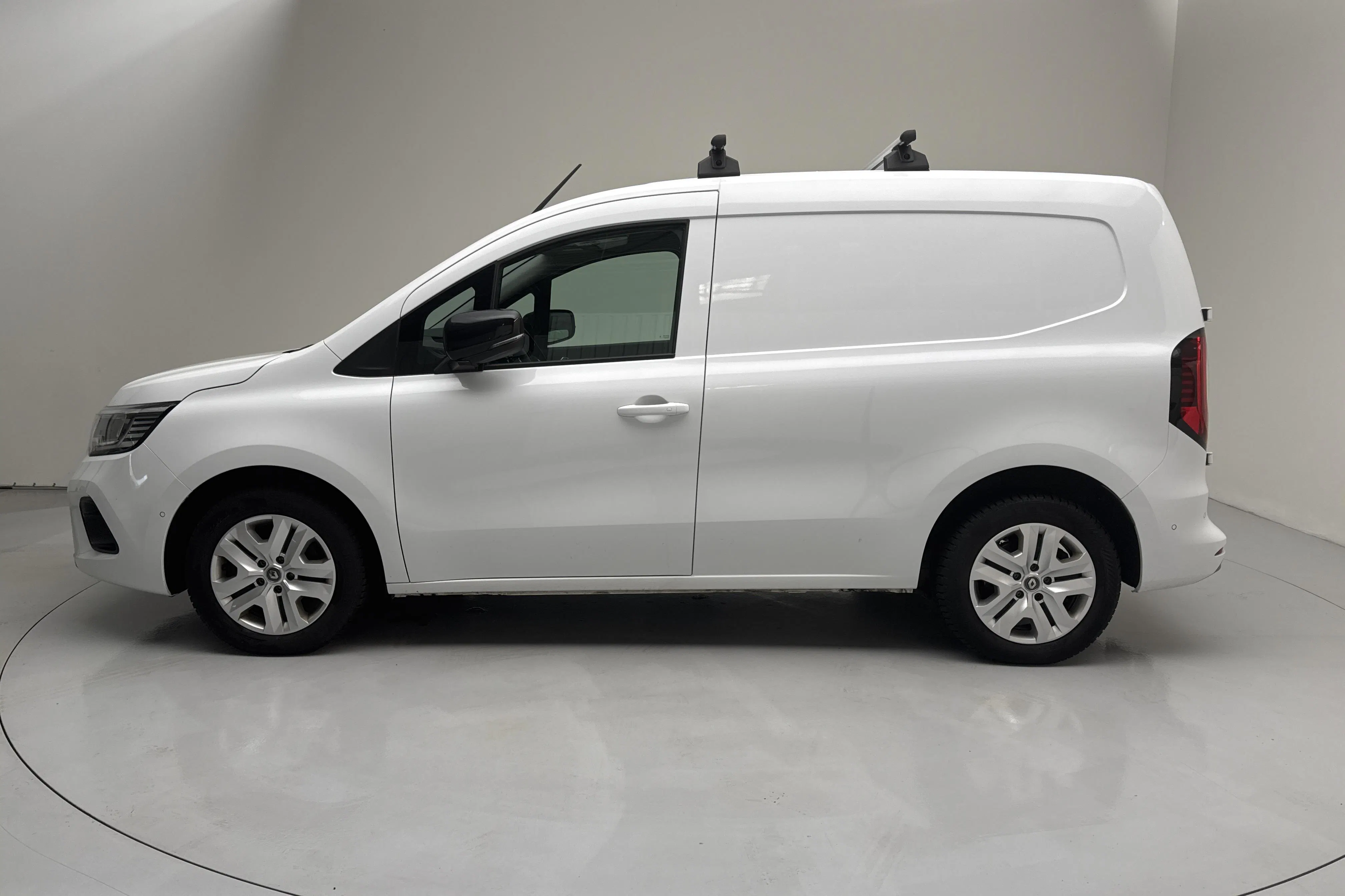 Presentationsfoto 2 av 15: Renault Kangoo E-Tech 45kWh Skåp (120hk) - 4 436 mil - Automat - vit - 2023