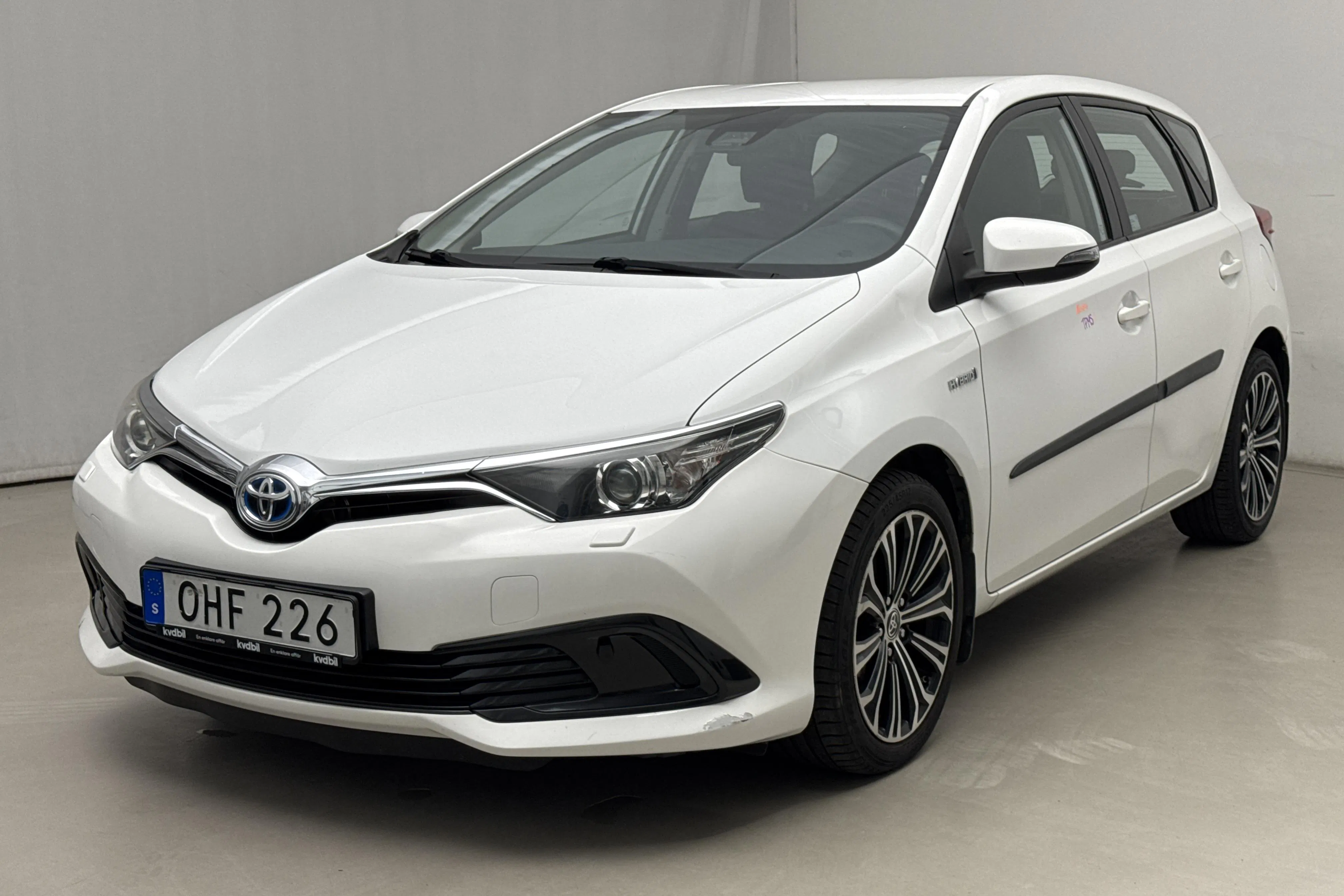 Presentationsfoto 1 av 15: Toyota Auris 1.8 HSD 5dr (99hk) - 17 158 mil - Automat - vit - 2017