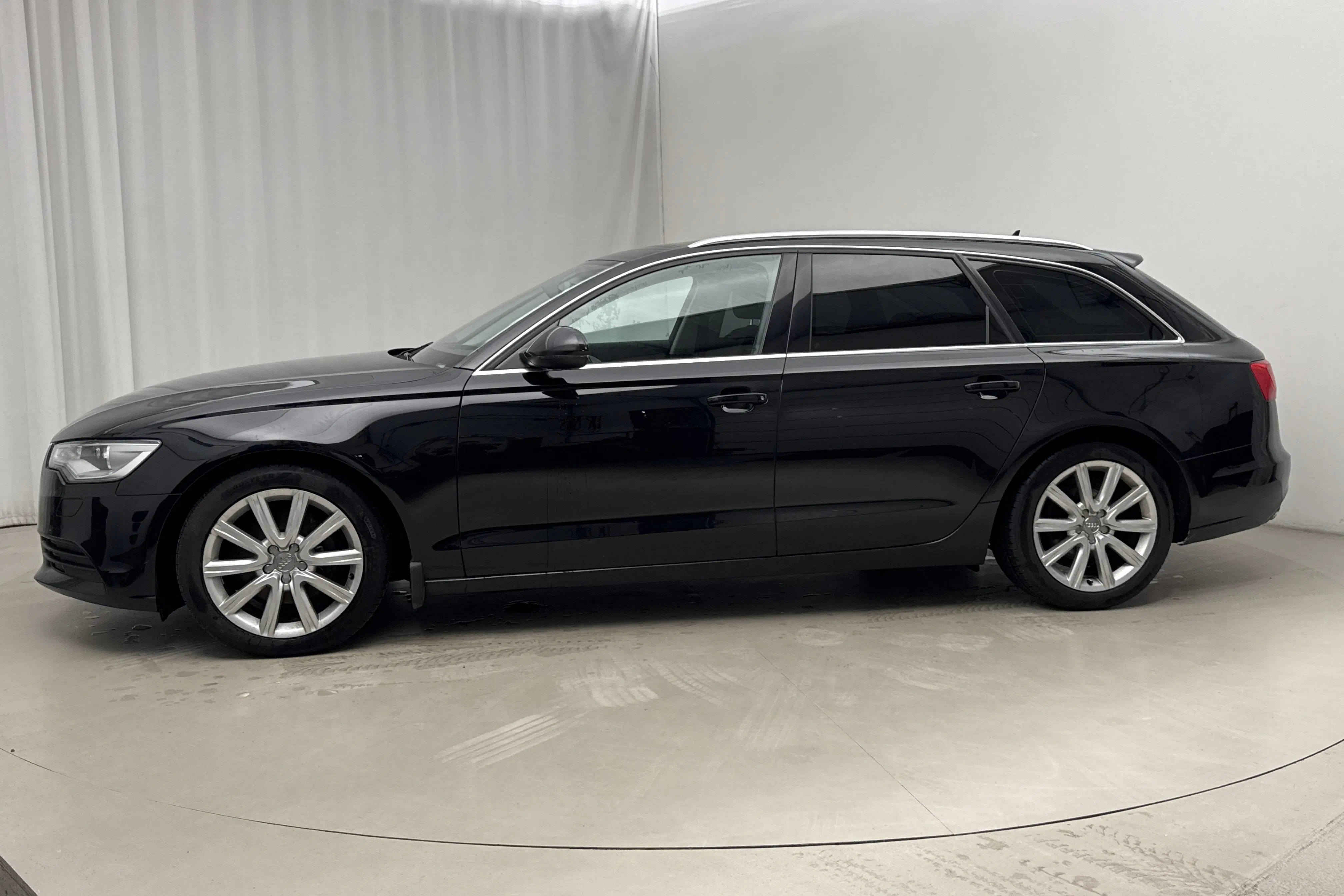 Presentationsfoto 2 av 16: Audi A6 2.0 TDI Ultra Avant (190hk) - 19 144 mil - Automat - svart - 2014