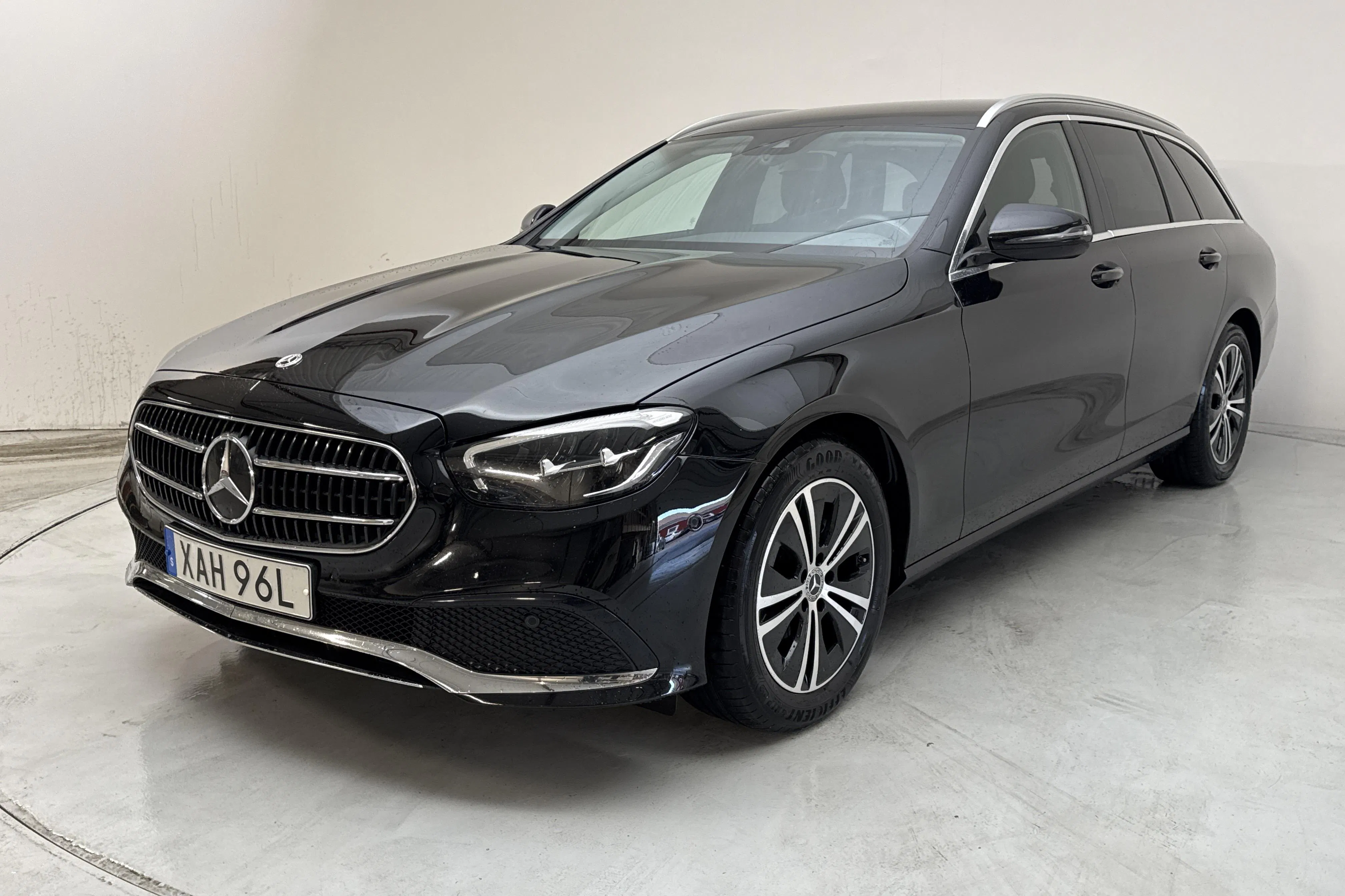 Presentationsfoto 1 av 15: Mercedes E 220 d Kombi S213 (200hk) - 10 193 mil - Automat - svart - 2023