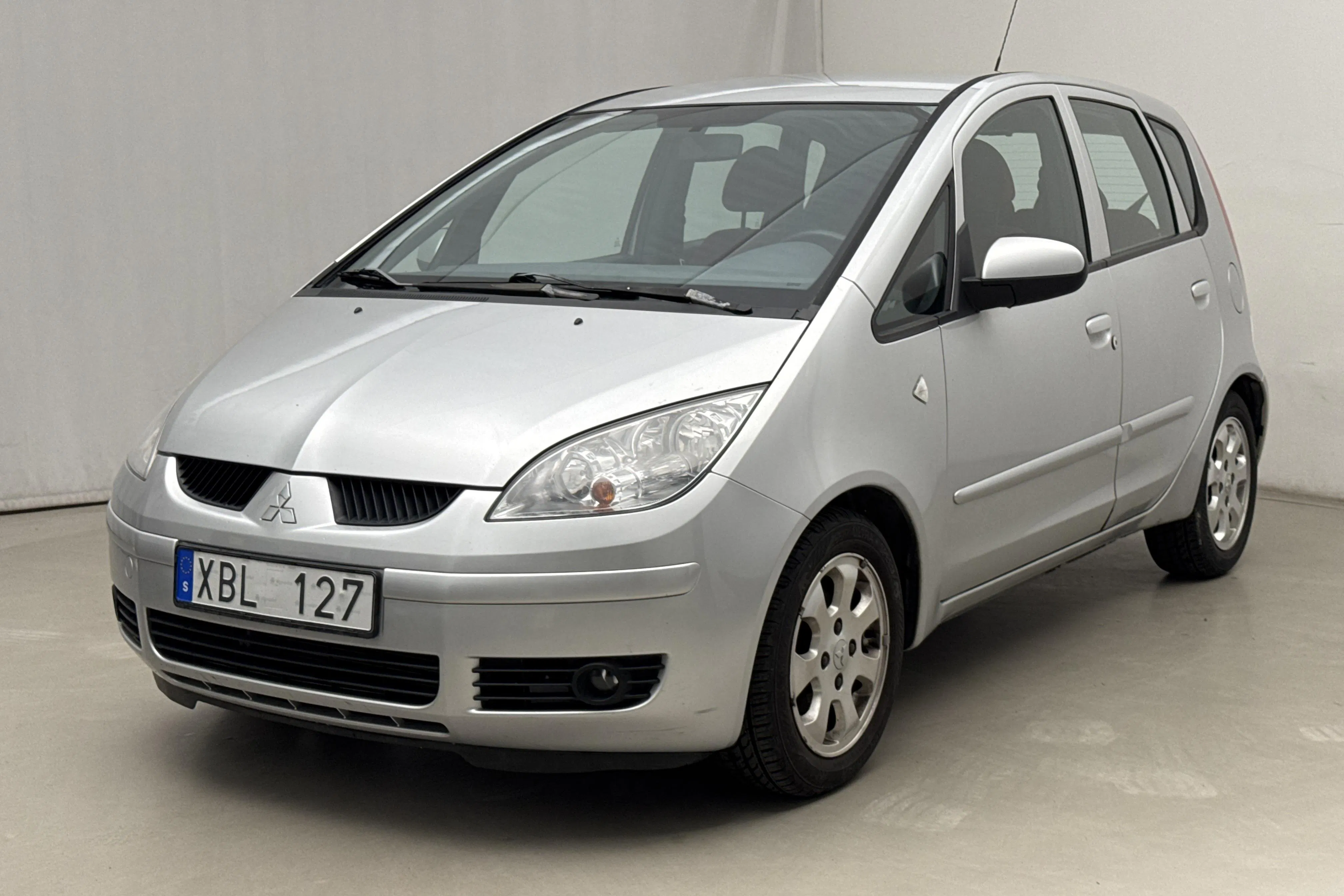 Presentationsfoto 1 av 14: Mitsubishi Colt 1.5 5dr (109hk) - 8 734 mil - Manuell - silver - 2005