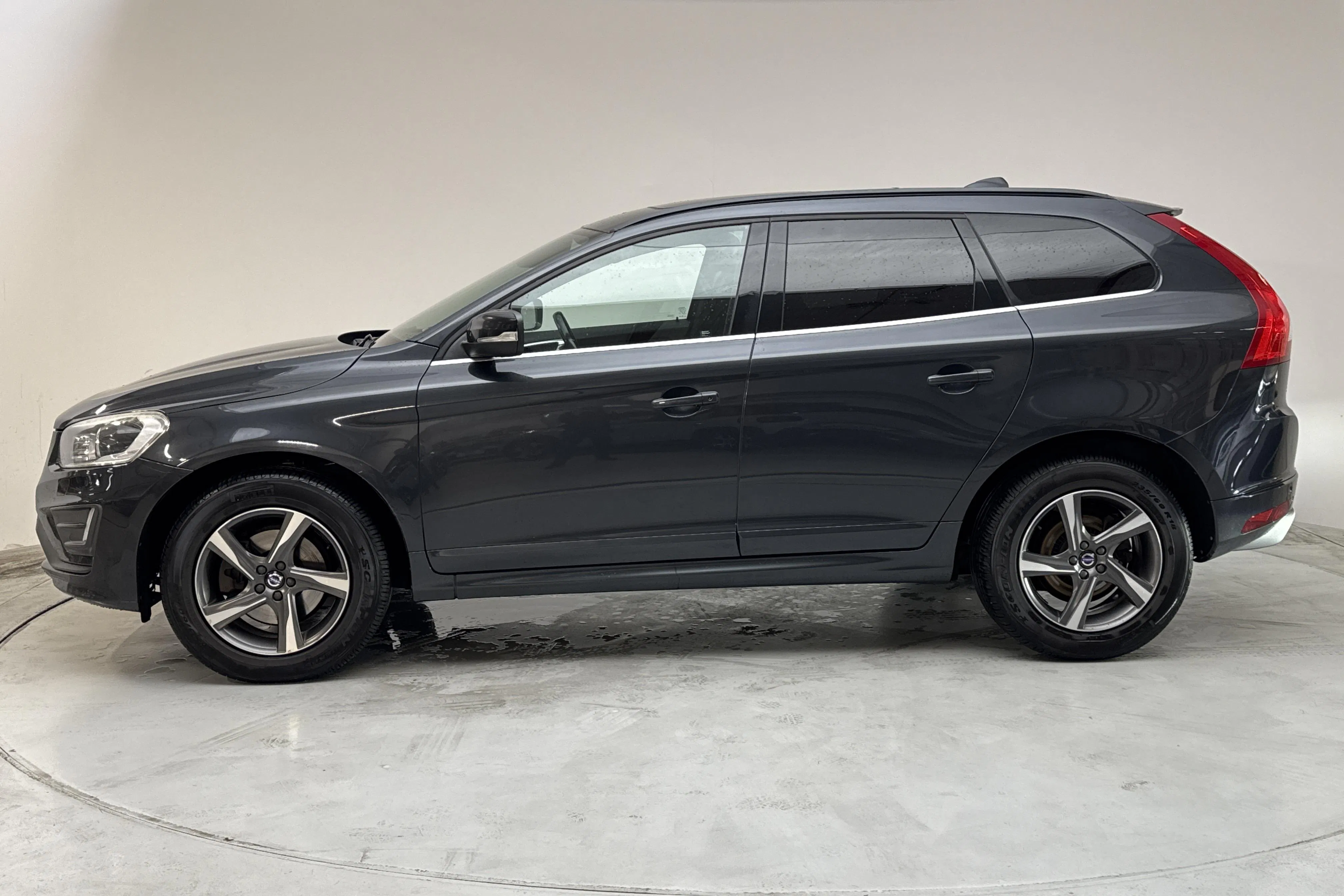 Presentationsfoto 2 av 16: Volvo XC60 D4 AWD (190hk) - 22 853 mil - Automat - grå - 2016