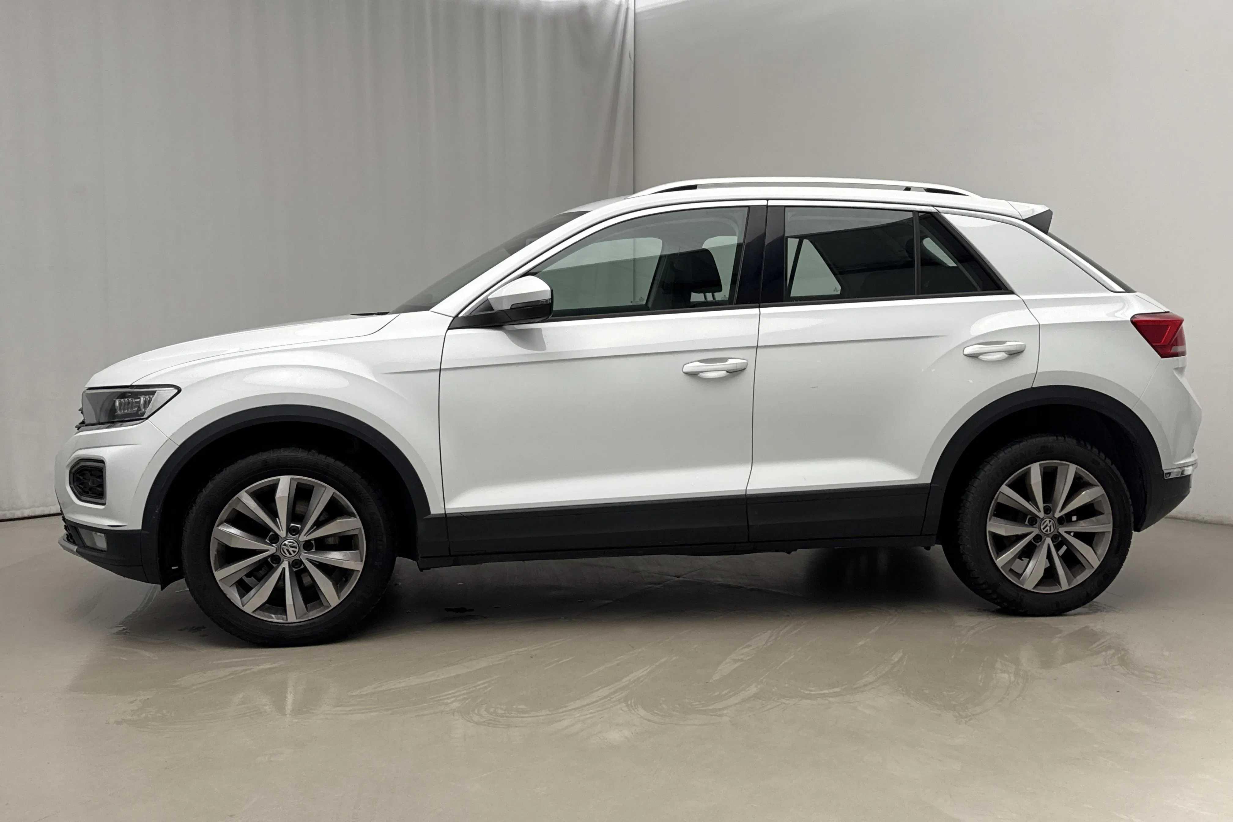 Presentationsfoto 2 av 17: VW T-Roc 1.0 TSI (115hk) - 10 491 mil - Manuell - vit - 2018