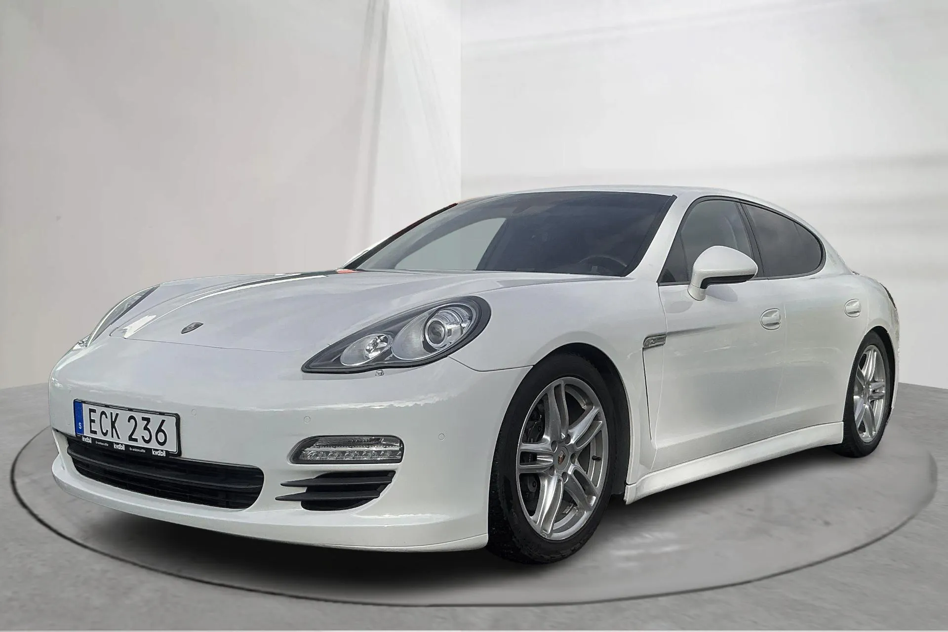 Presentationsfoto 1 av 13: Porsche Panamera Diesel (250hk) - 21 183 mil - Automat - vit - 2012