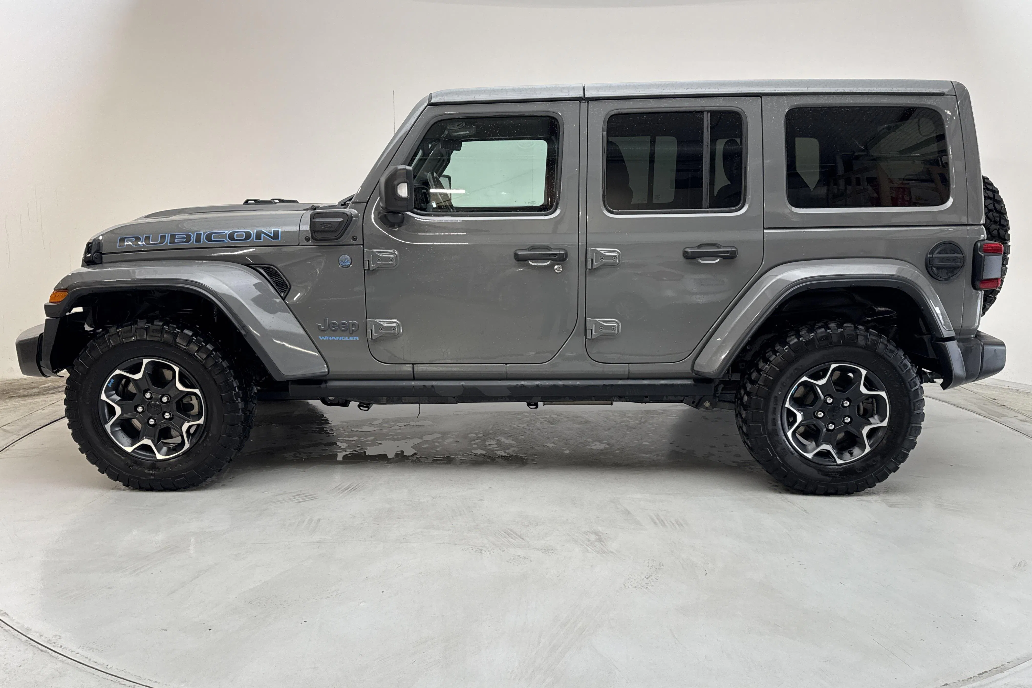 Presentation photo 2 of 18: JEEP Wrangler Unlimited 4xe (380hk) - 63 750 km - Automatic - gray - 2023