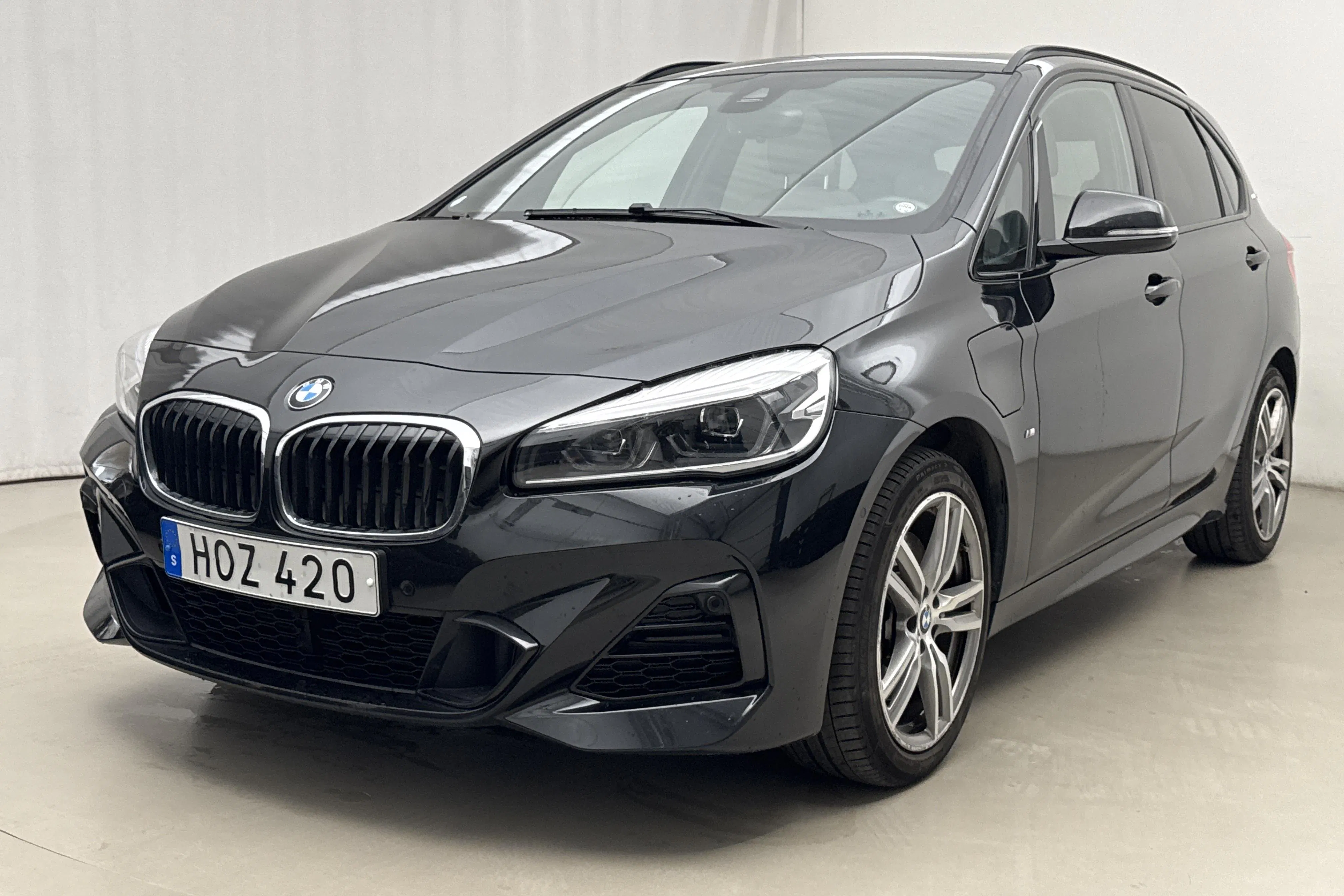 Presentationsfoto 1 av 21: BMW 225xe Active Tourer LCI, F45 (224hk) - 4 805 mil - Automat - svart - 2019