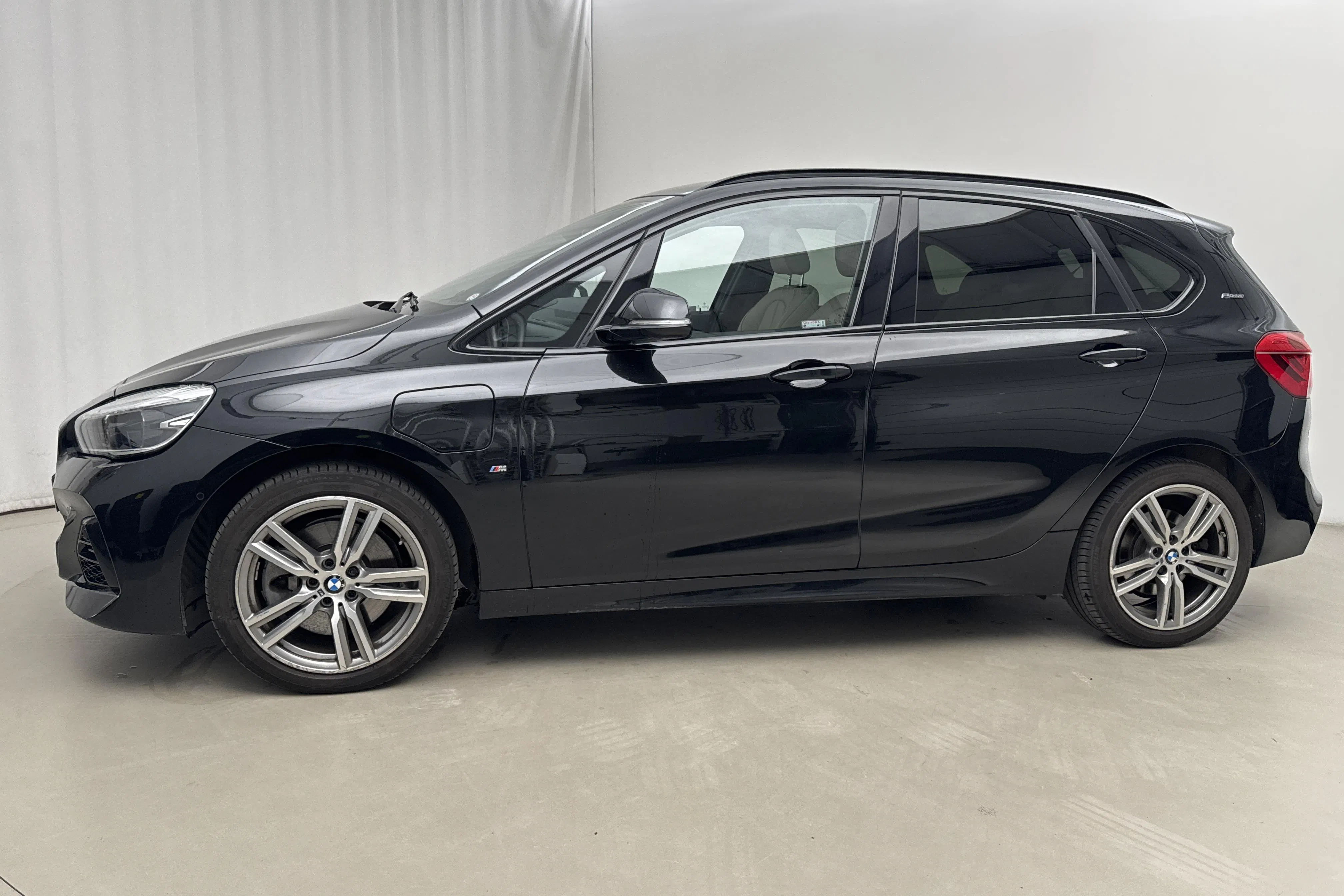 Presentationsfoto 2 av 21: BMW 225xe Active Tourer LCI, F45 (224hk) - 4 805 mil - Automat - svart - 2019