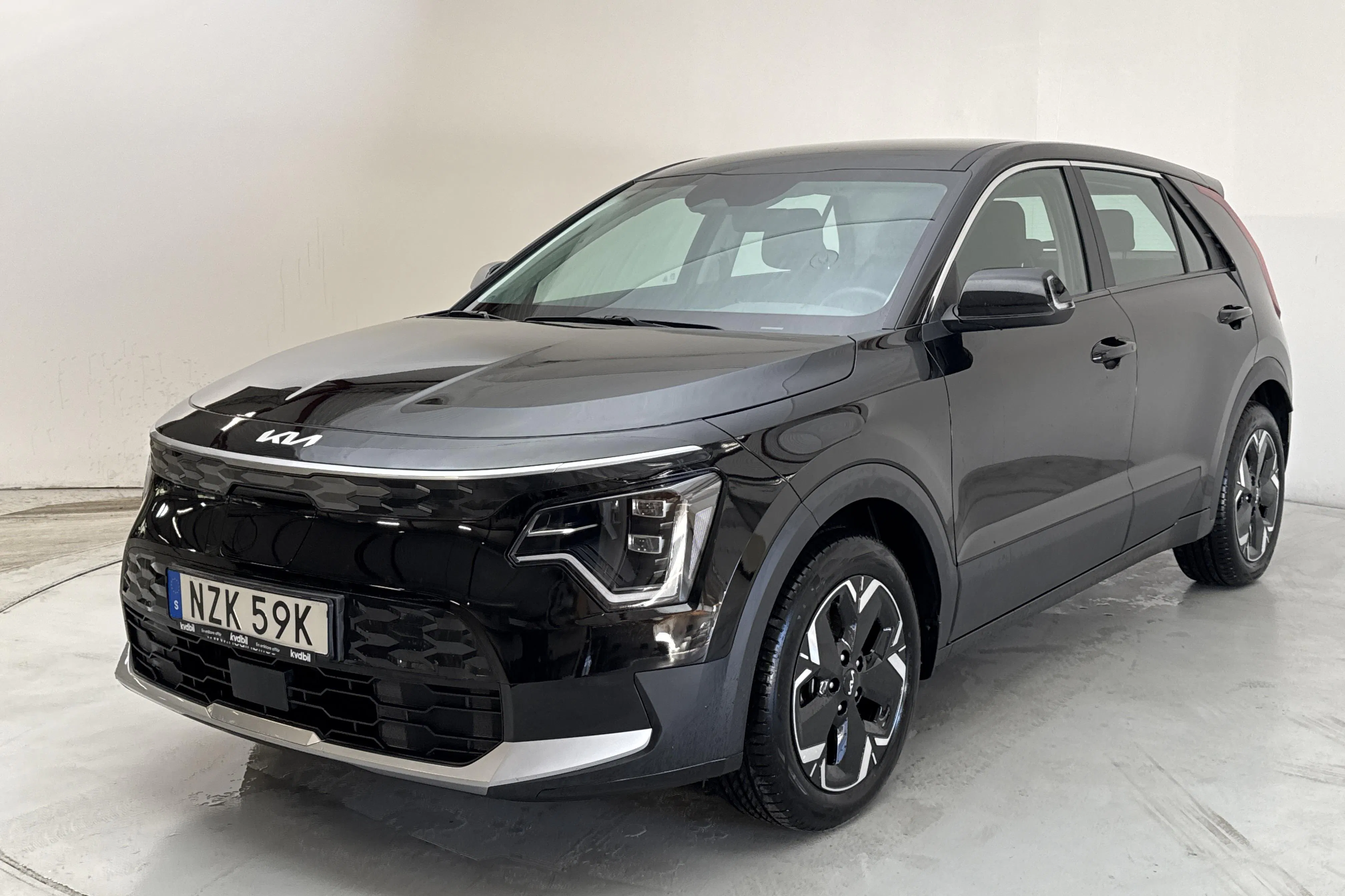Presentationsfoto 1 av 16: KIA Niro EV 65kWh (204hk) - 607 mil - Automat - svart - 2024