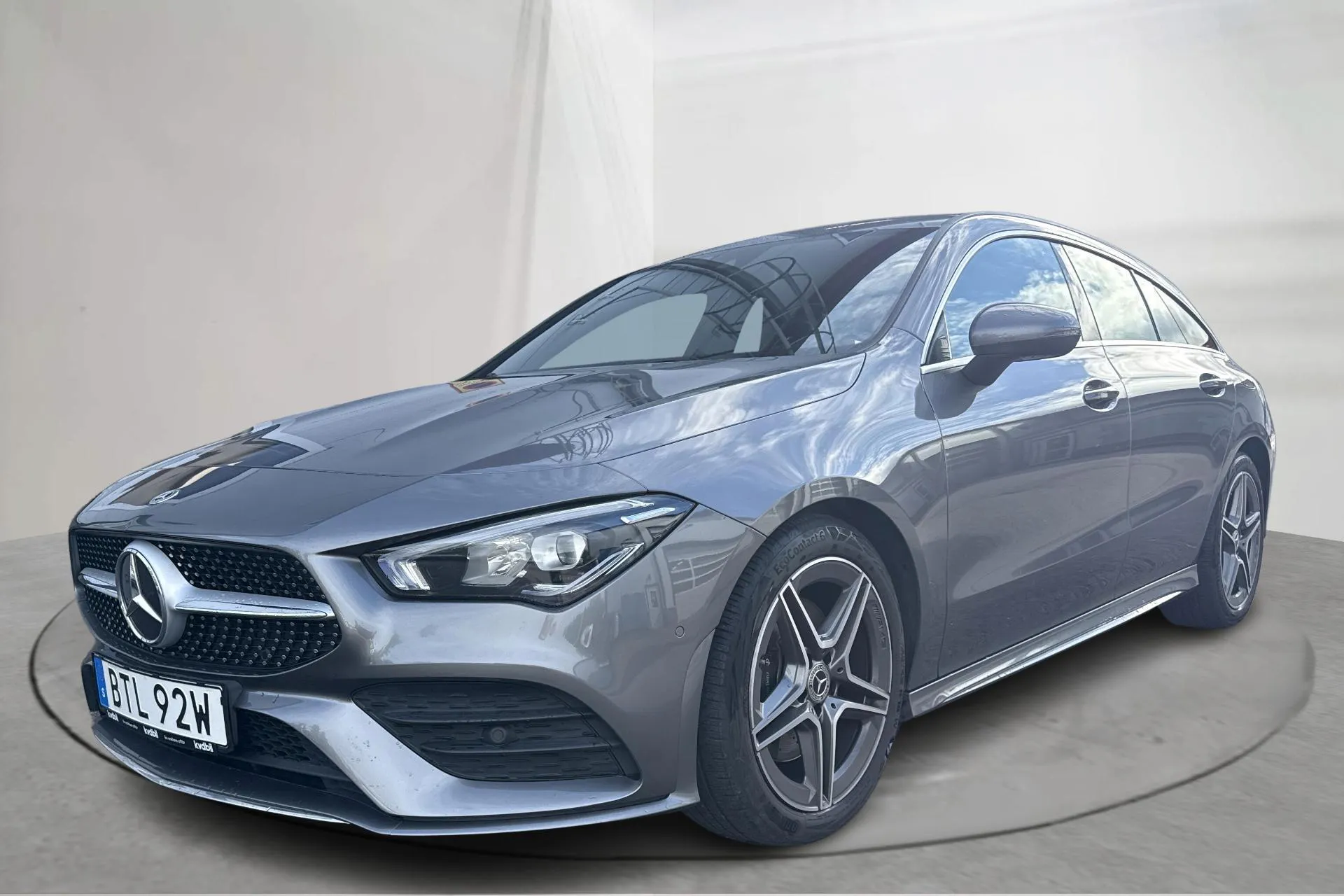 Presentation photo 1 of 16: Mercedes CLA 200 Shooting Brake X118 (163hk) - 58 180 km - Automatic - dark grey - 2023