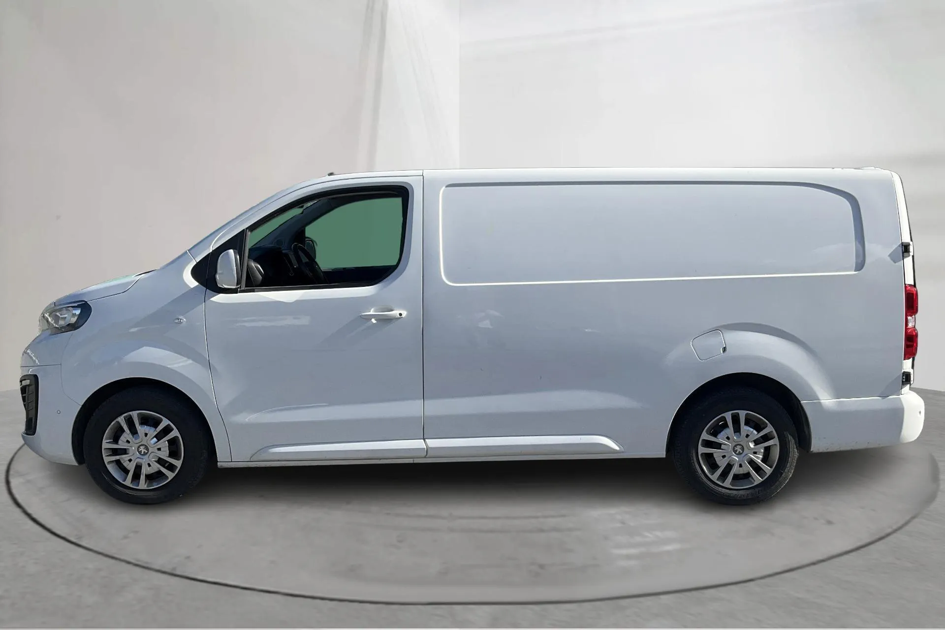 Presentation photo 2 of 13: Peugeot Expert BlueHDi Skåp (177hk) - 126 680 km - Automatic - white - 2022