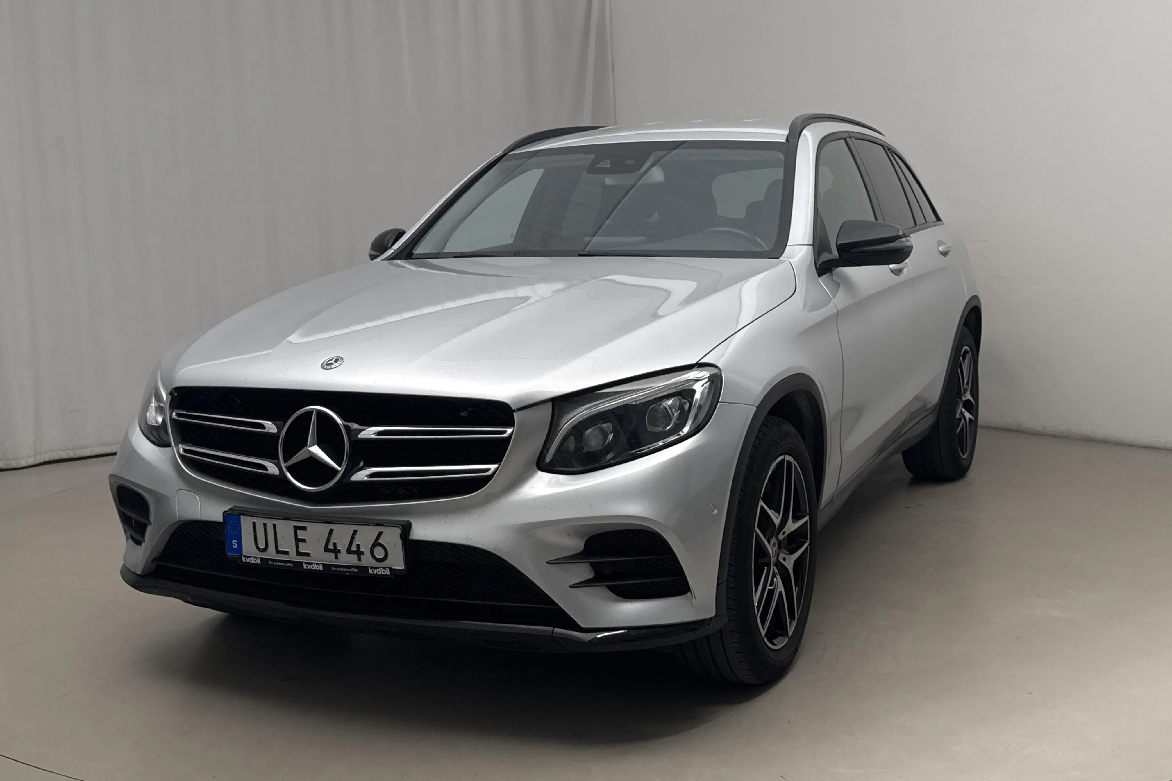 Presentationsfoto 1 av 19: Mercedes GLC 220 d 4MATIC X253 (170hk) - 22 552 mil - Automat - silver - 2019
