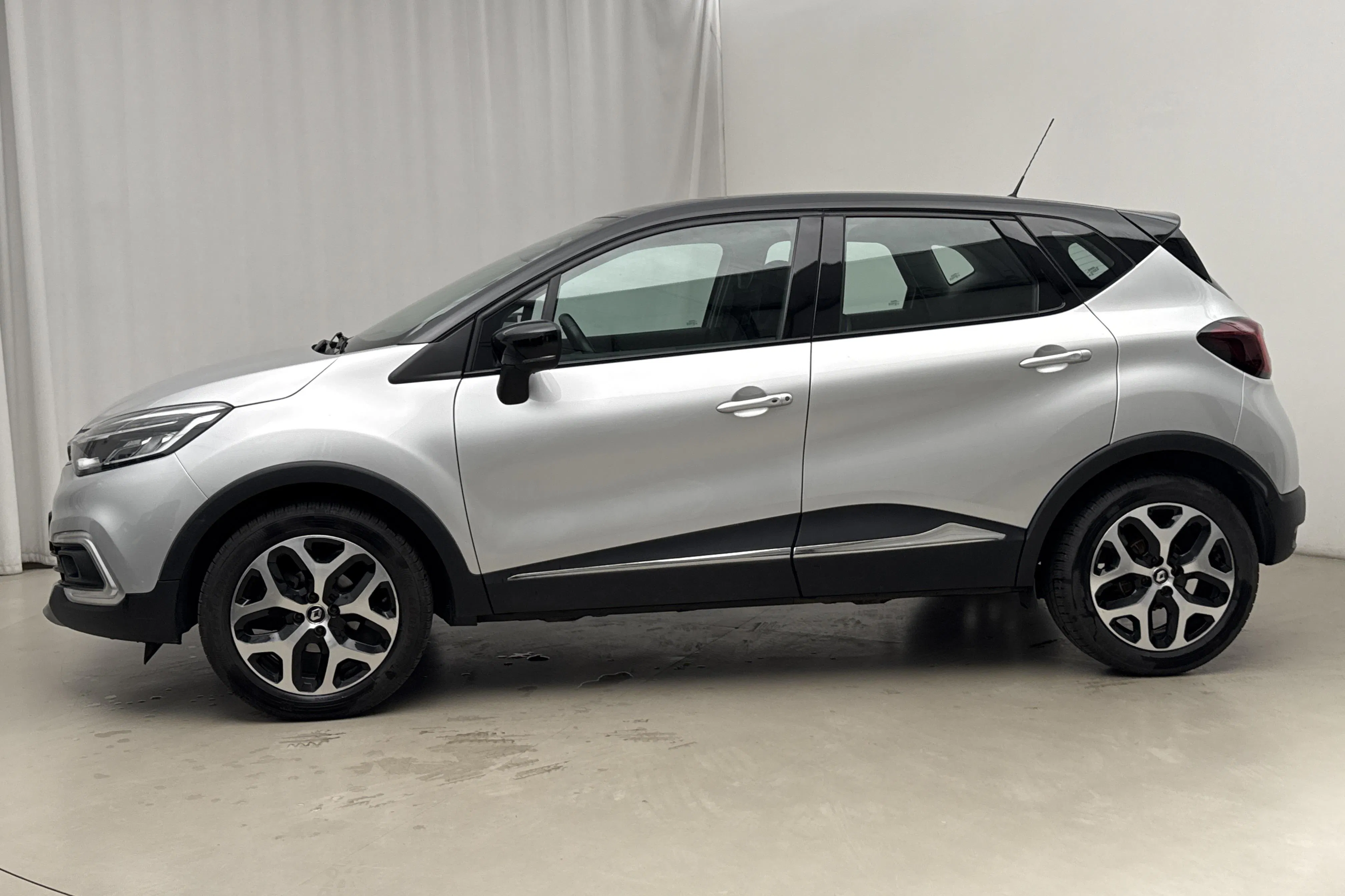 Presentation photo 2 of 18: Renault Captur 0.9 TCe (90hk) - 48 380 km - Manual - 2019