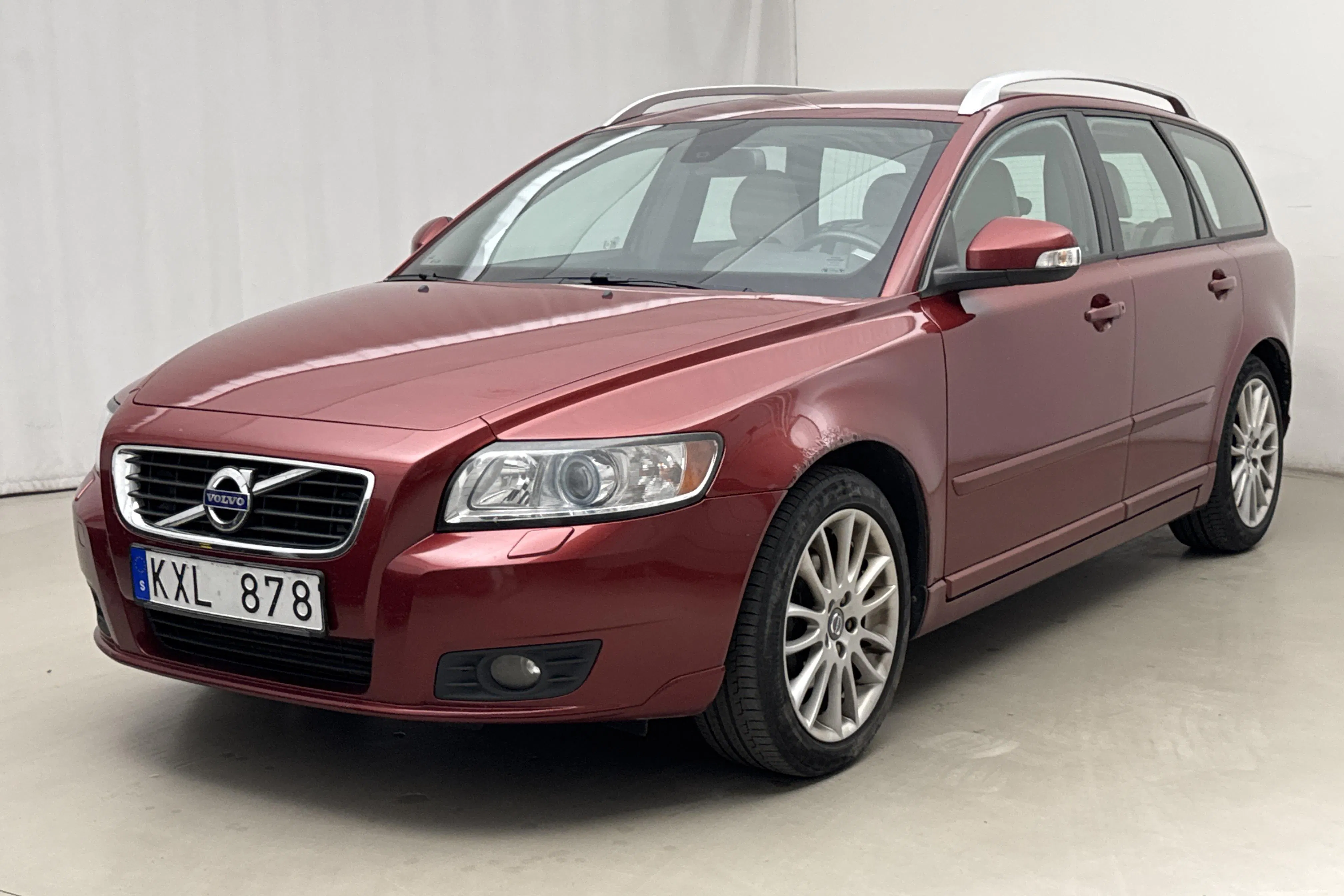 Presentationsfoto 1 av 15: Volvo V50 D2 (115hk) - 14 548 mil - Manuell - röd - 2011