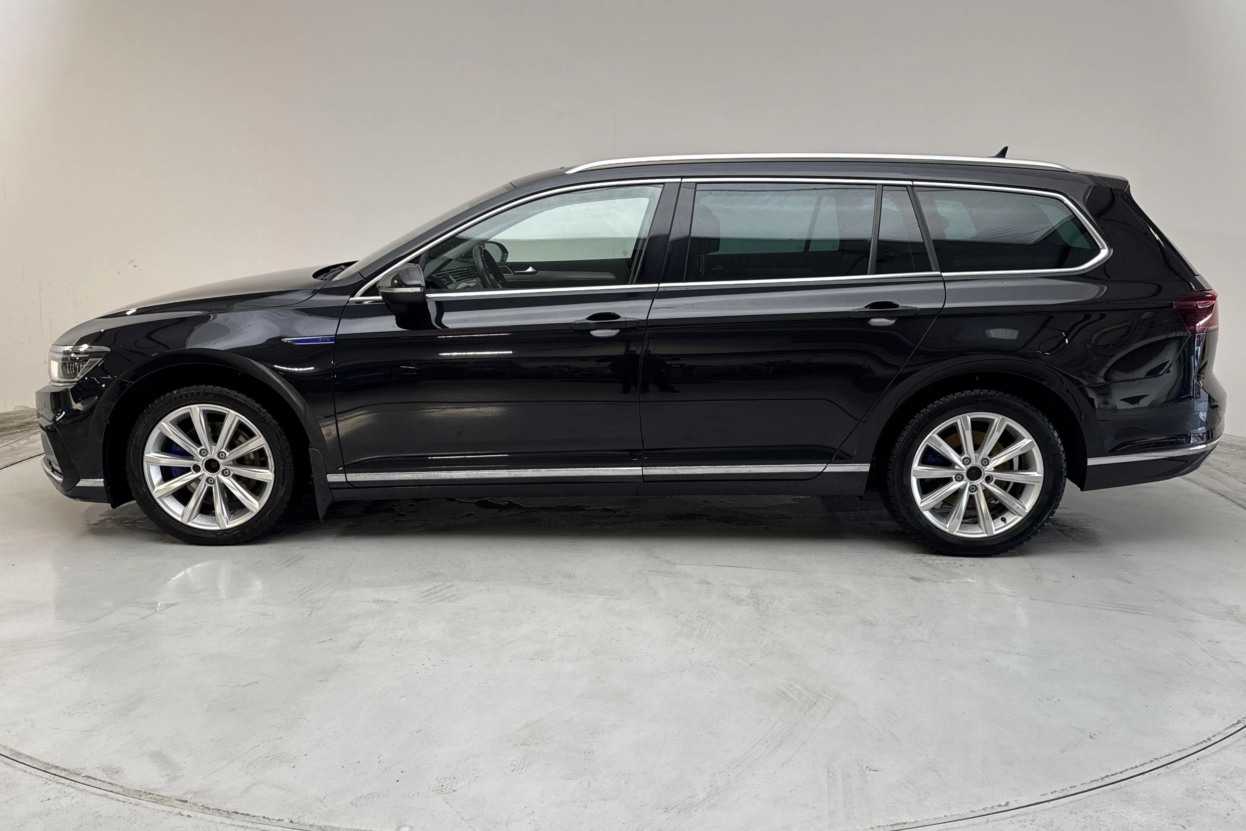 Presentation photo 2 of 15: VW Passat 1.4 GTE Sportscombi (218hk) - 87 240 km - Automatic - black - 2023