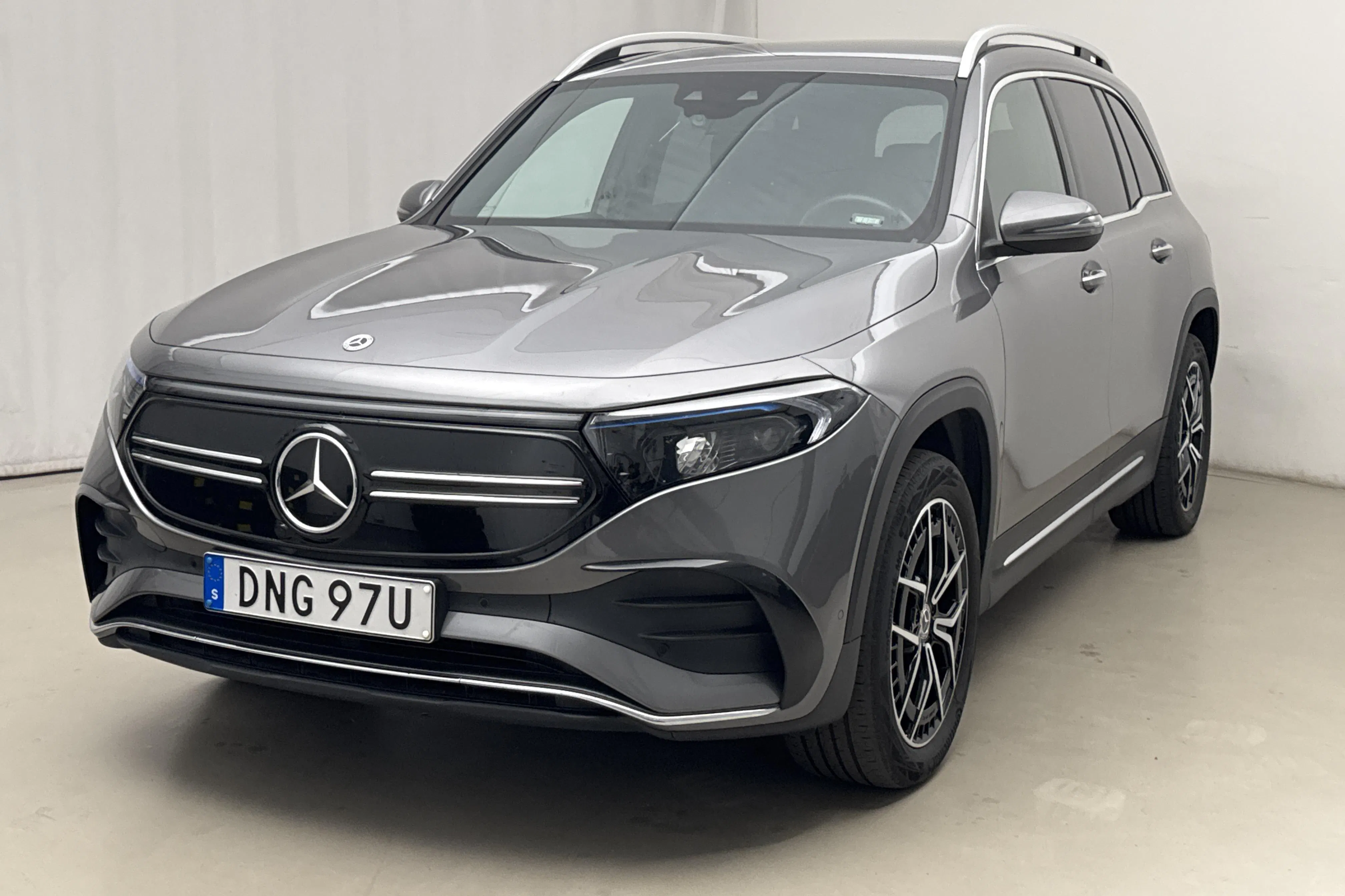 Presentationsfoto 1 av 23: Mercedes EQB 300 4MATIC X243 (228hk) - 4 393 mil - Automat - Mörkgrå - 2024