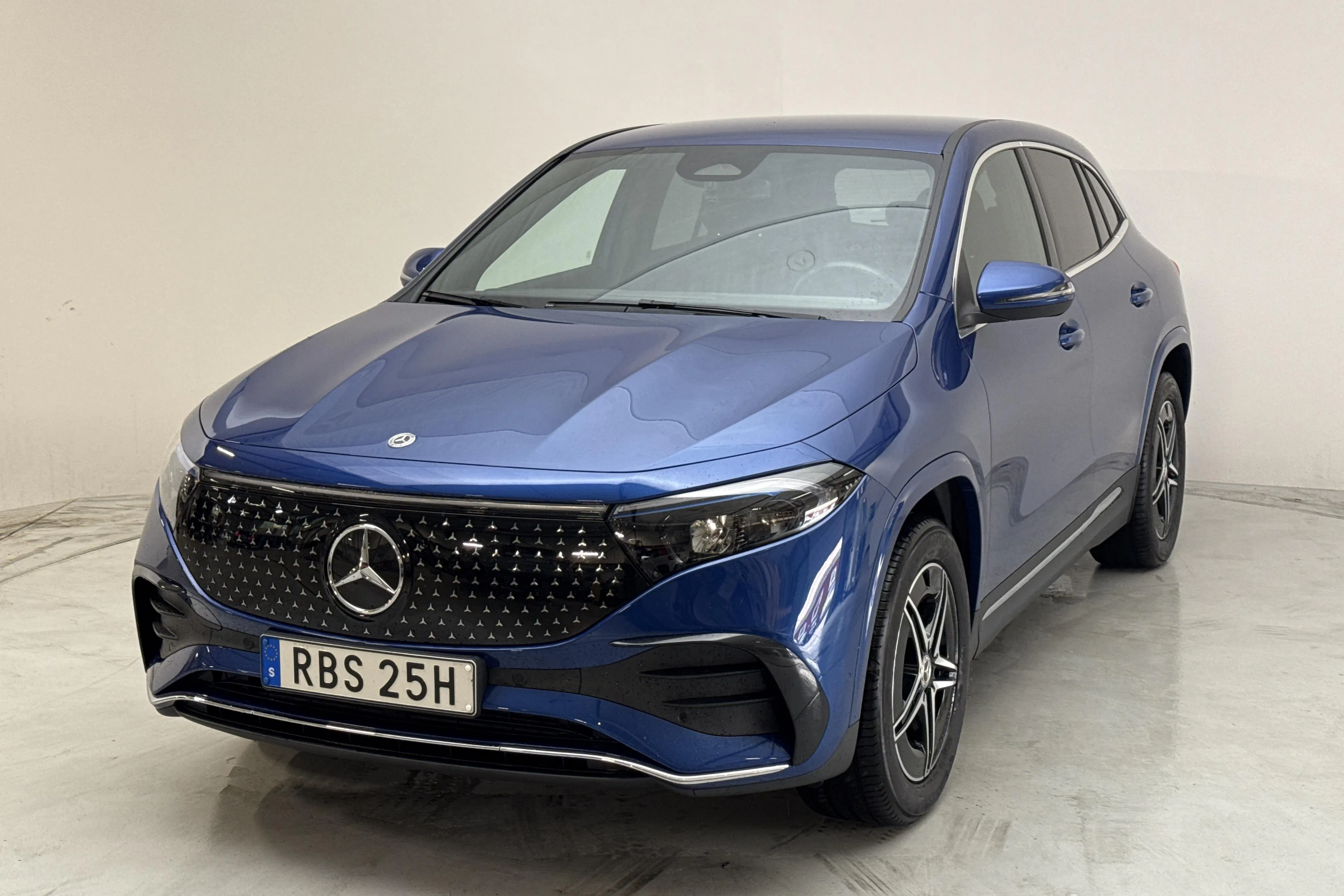 Presentationsfoto 1 av 16: Mercedes EQA 250+ H243 (190hk) - 2 932 mil - Automat - blå - 2025