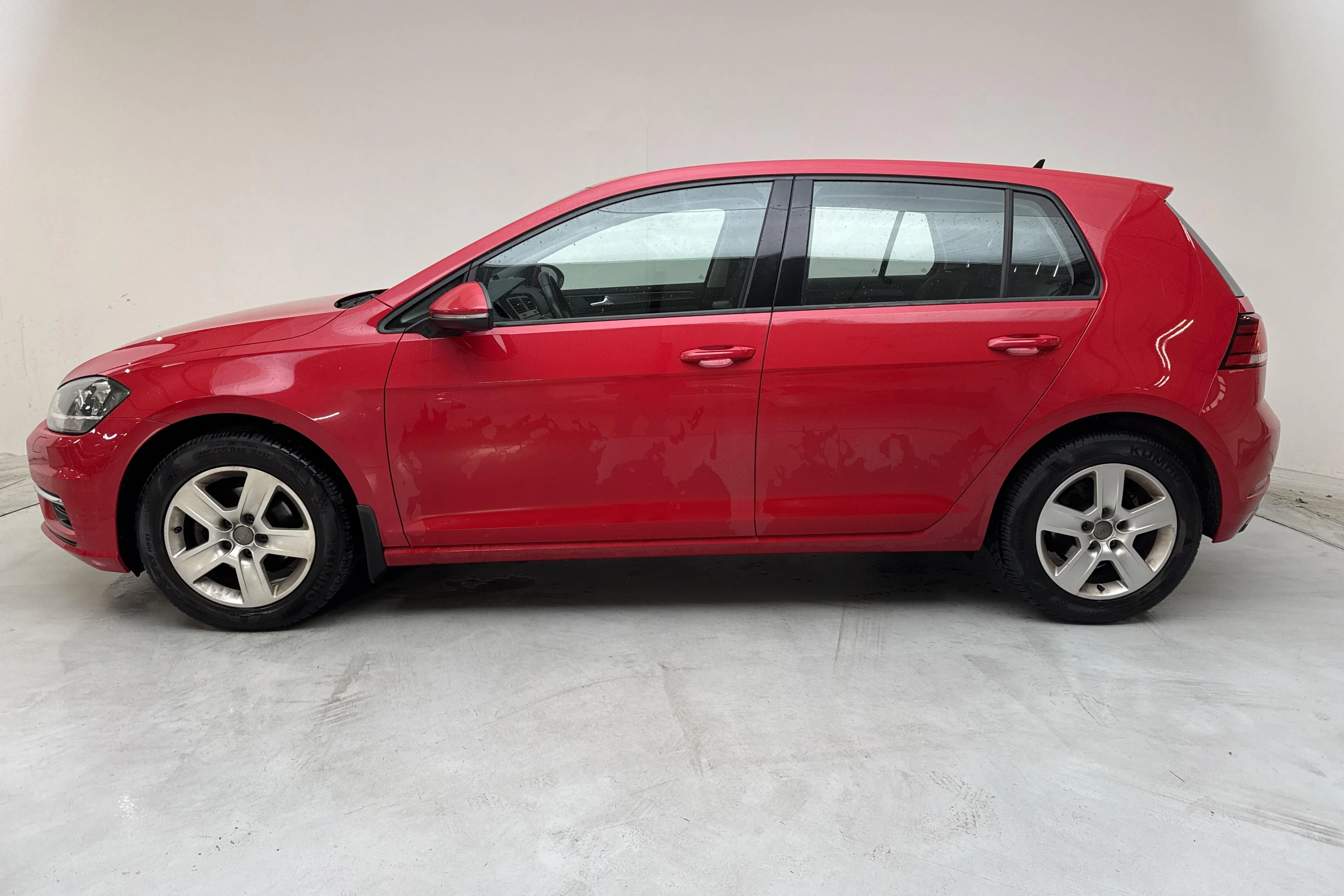 Presentation photo 2 of 12: VW Golf VII 1.0 TSI 5dr (110hk) - 115 970 km - Manual - red - 2018