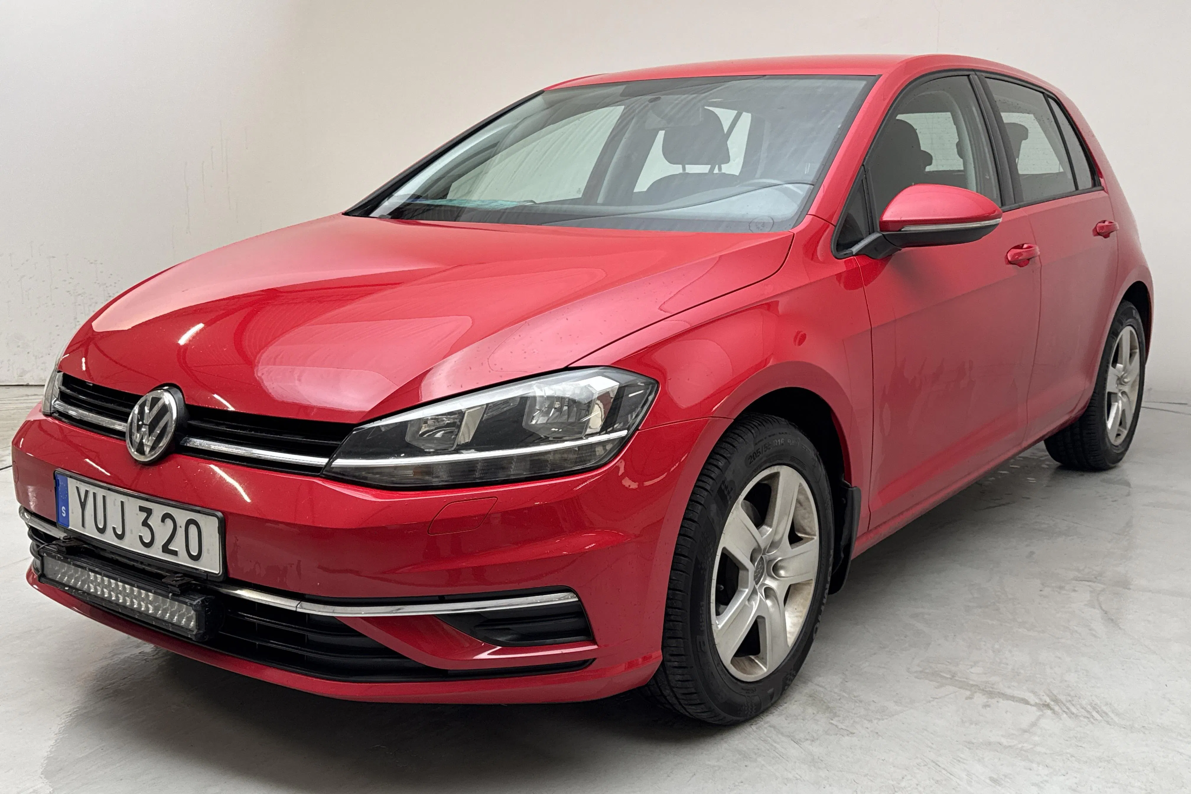 Presentation photo 1 of 12: VW Golf VII 1.0 TSI 5dr (110hk) - 115 970 km - Manual - red - 2018