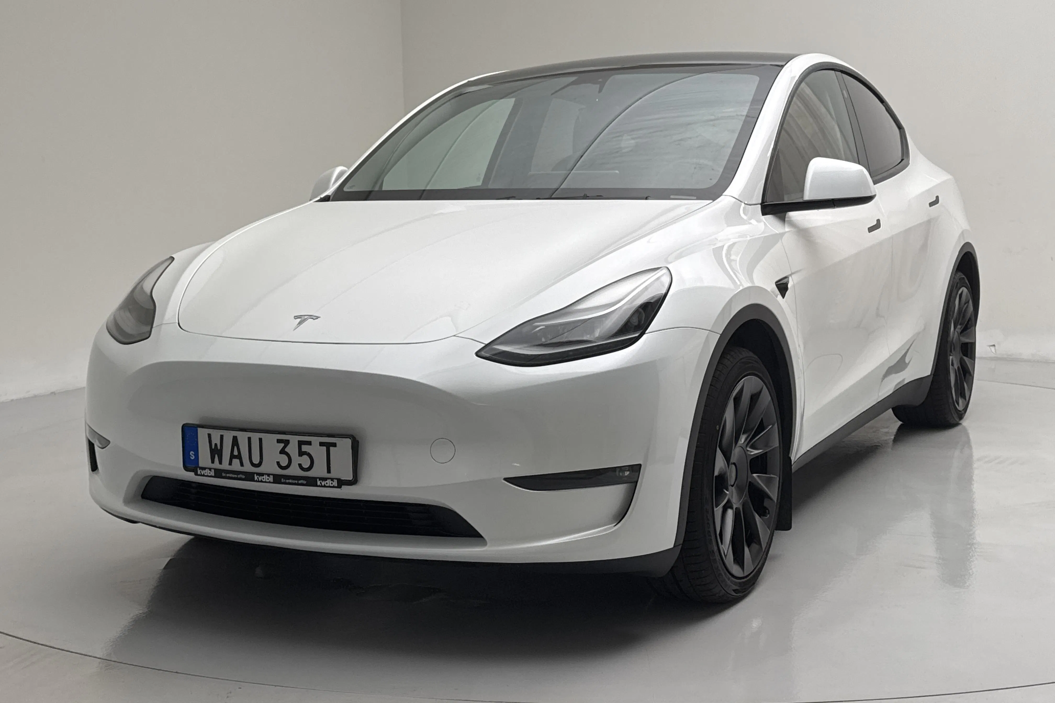 Presentationsfoto 1 av 19: Tesla Model Y Long Range Dual Motor AWD - 7 465 mil - Automat - vit - 2023