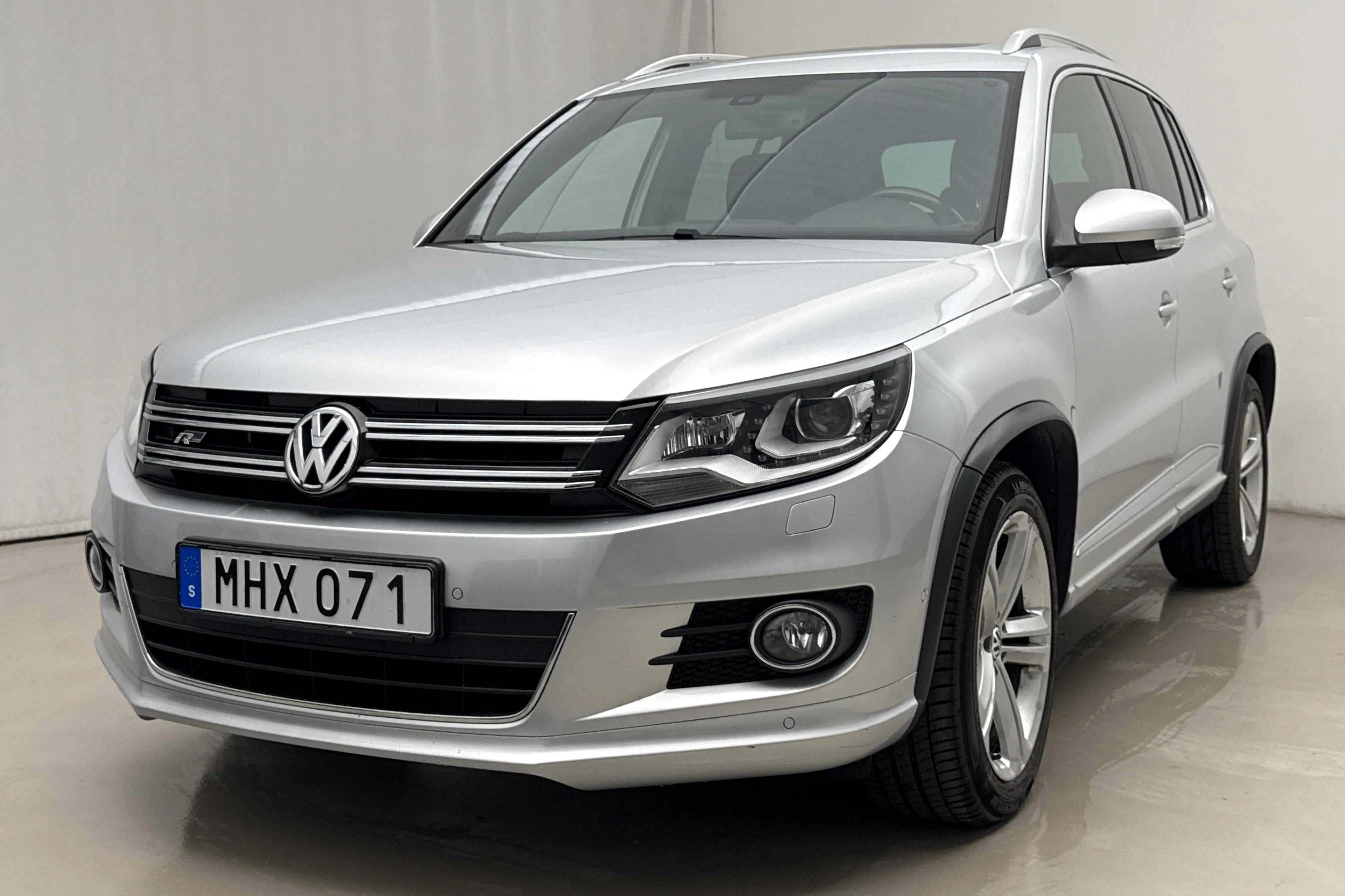 Presentationsfoto 1 av 21: VW Tiguan 2.0 TDI 4MOTION BlueMotion Technology (184hk) - 6 545 mil - Automat - silver - 2016