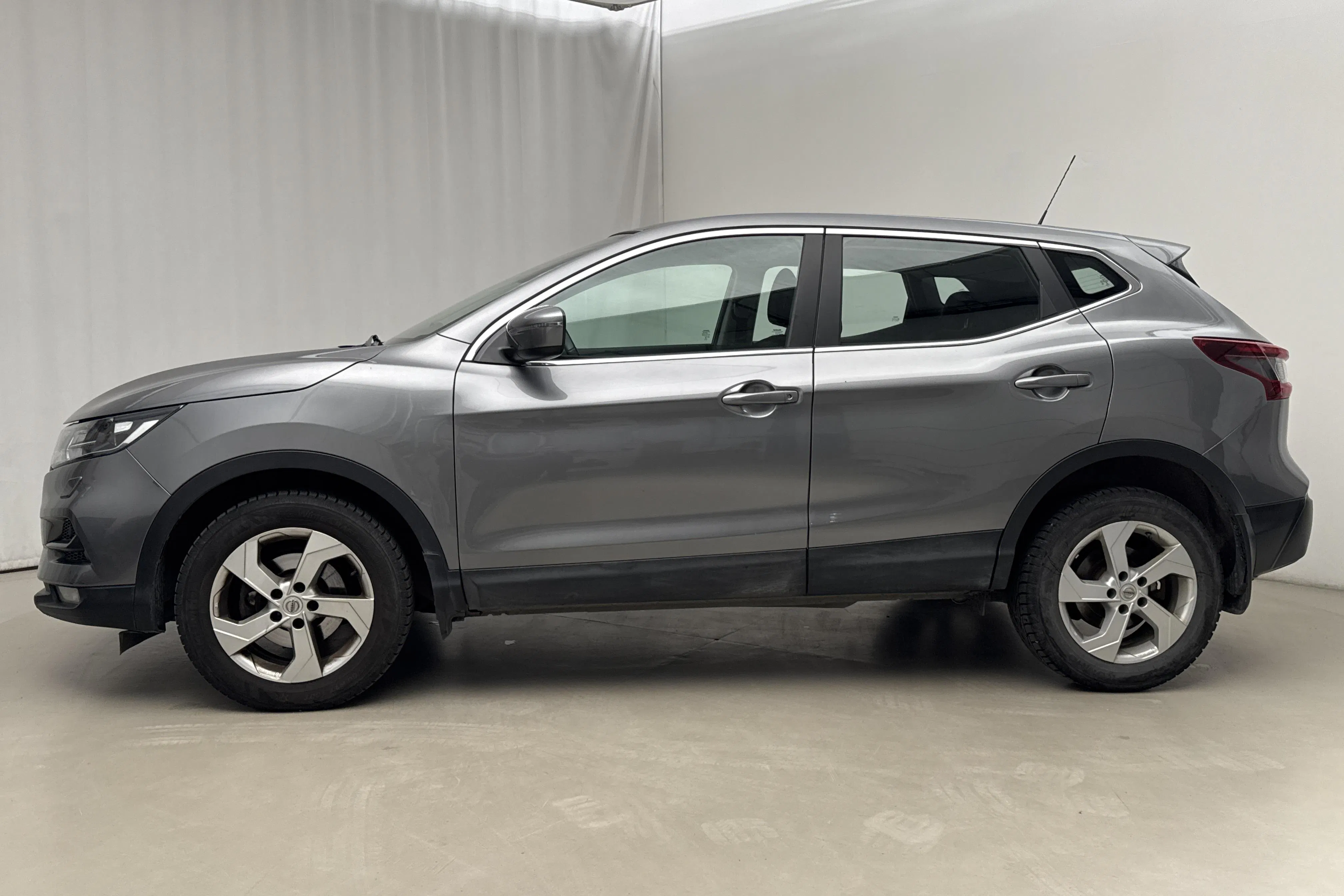Presentationsfoto 2 av 17: Nissan Qashqai 1.3 DIG-T (160hk) - 11 022 mil - Automat - grå - 2021