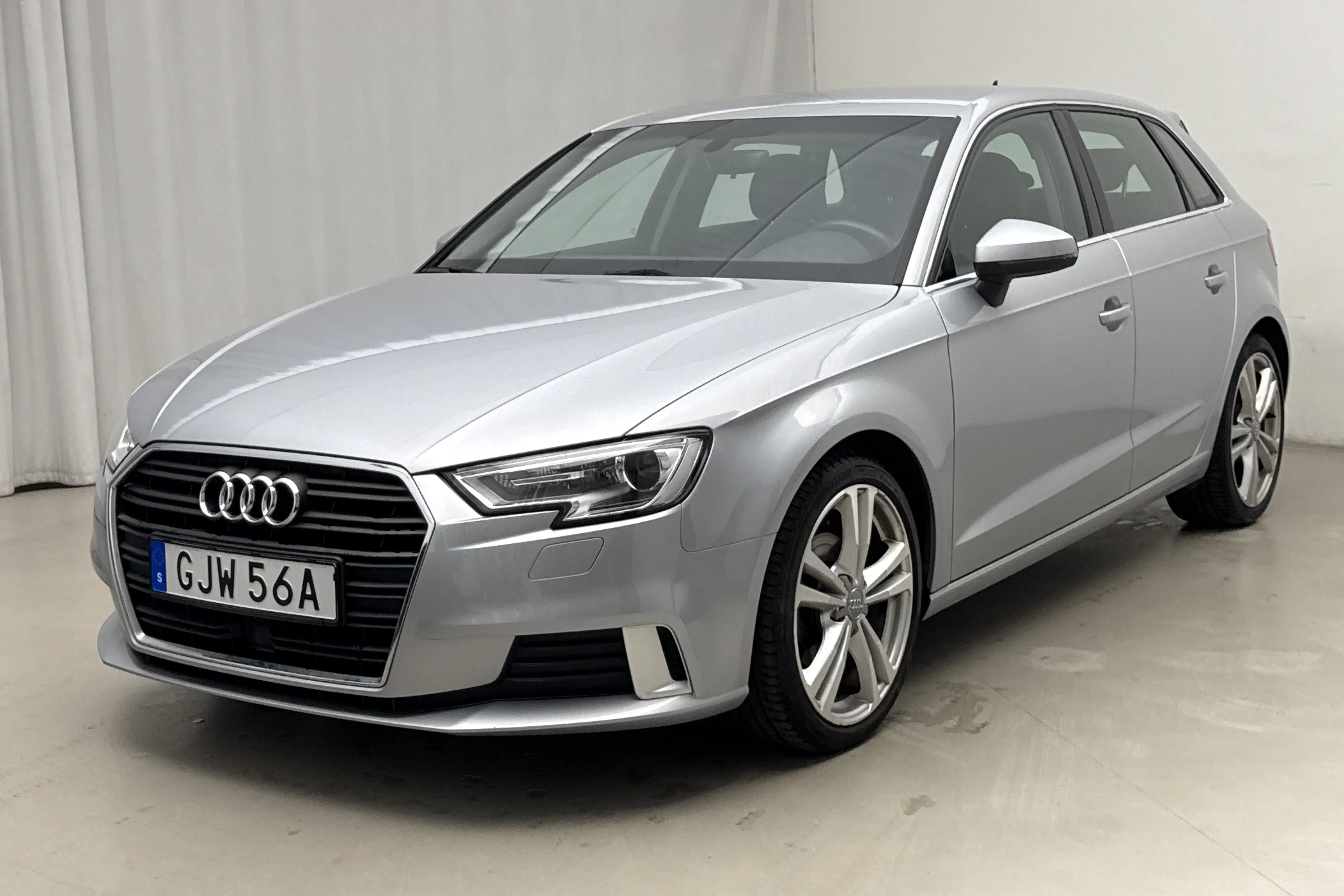 Presentationsfoto 1 av 17: Audi A3 Sportback 35 TFSI (150hk) - 5 396 mil - Automat - silver - 2020
