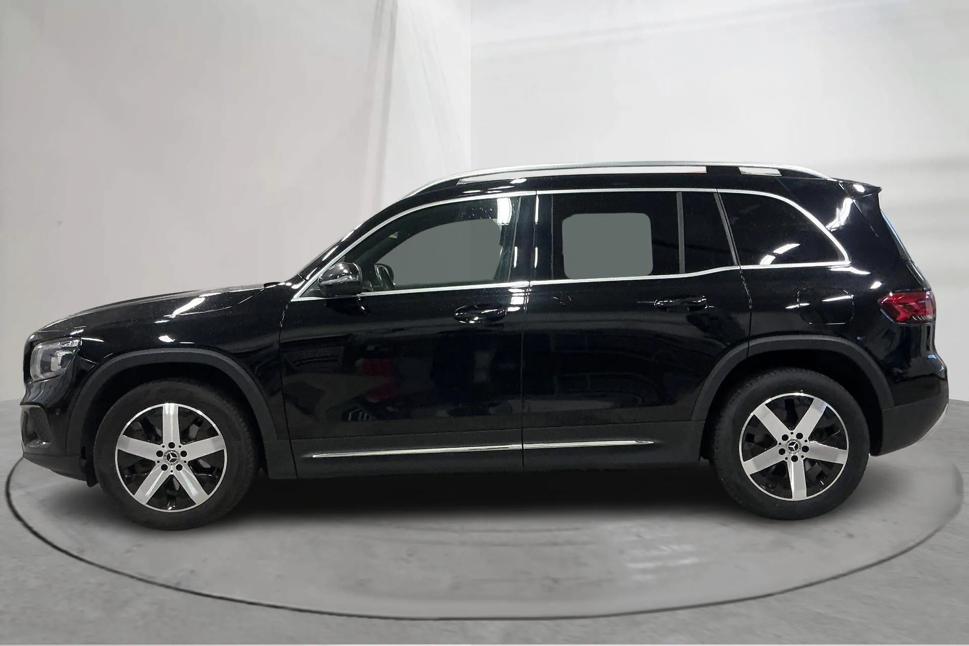 Presentationsfoto 2 av 17: Mercedes GLB 200 d X247 (150hk) - 21 994 mil - Automat - svart - 2022