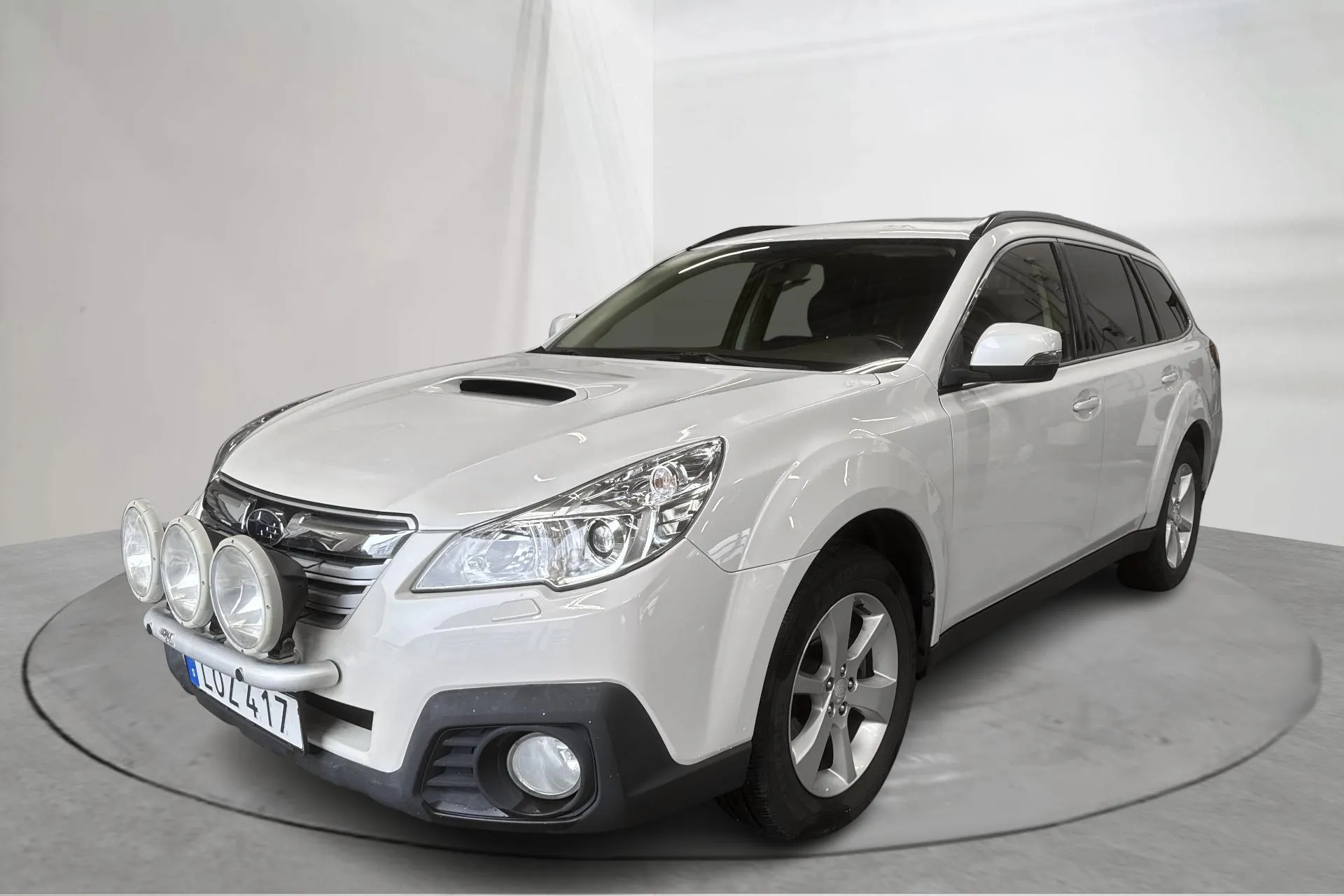 Presentationsfoto 1 av 18: Subaru Outback 2.0D (150hk) - 24 011 mil - Automat - vit - 2014