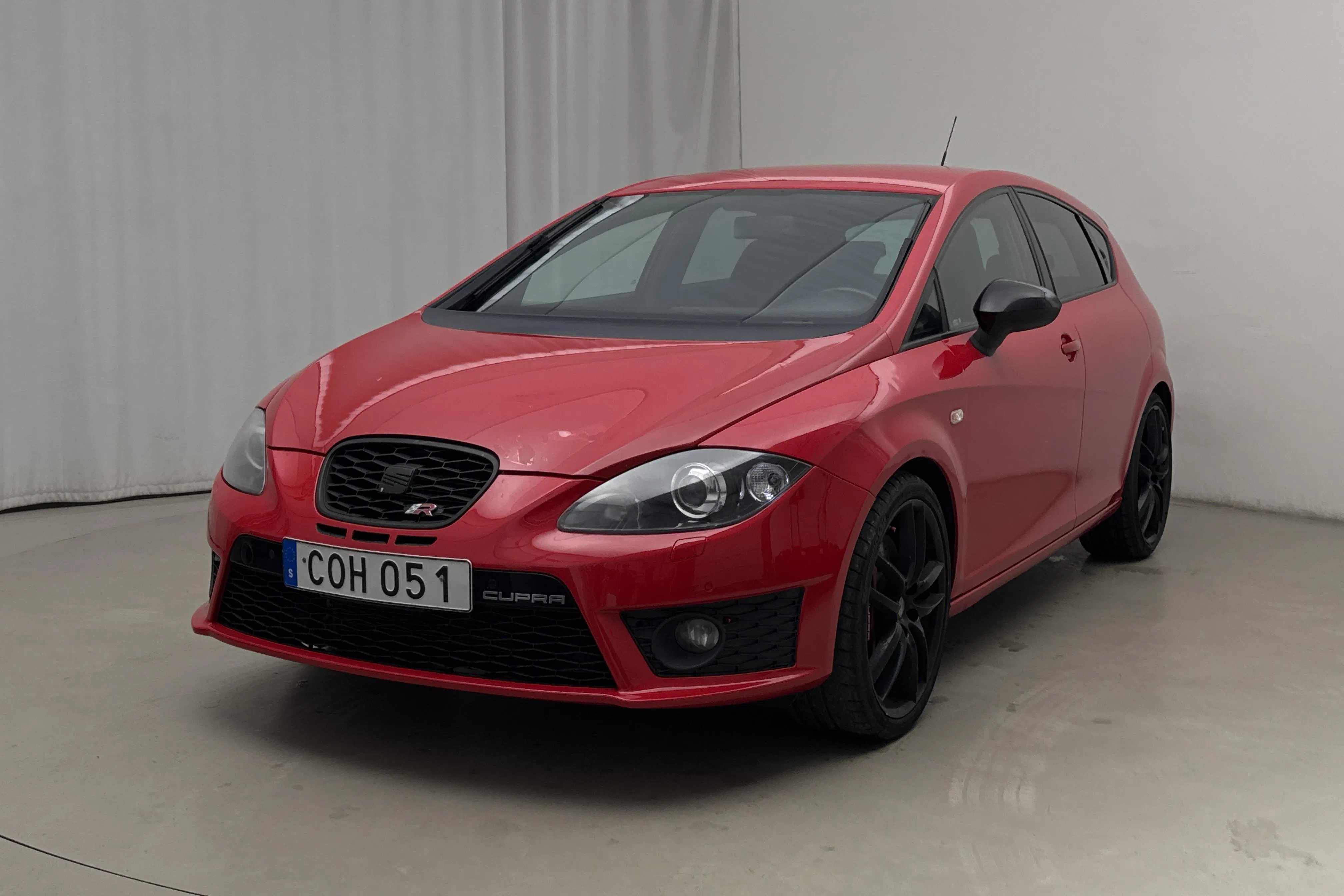 Presentationsfoto 1 av 17: Seat Leon Cupra R (265hk) - 19 291 mil - Manuell - röd - 2010