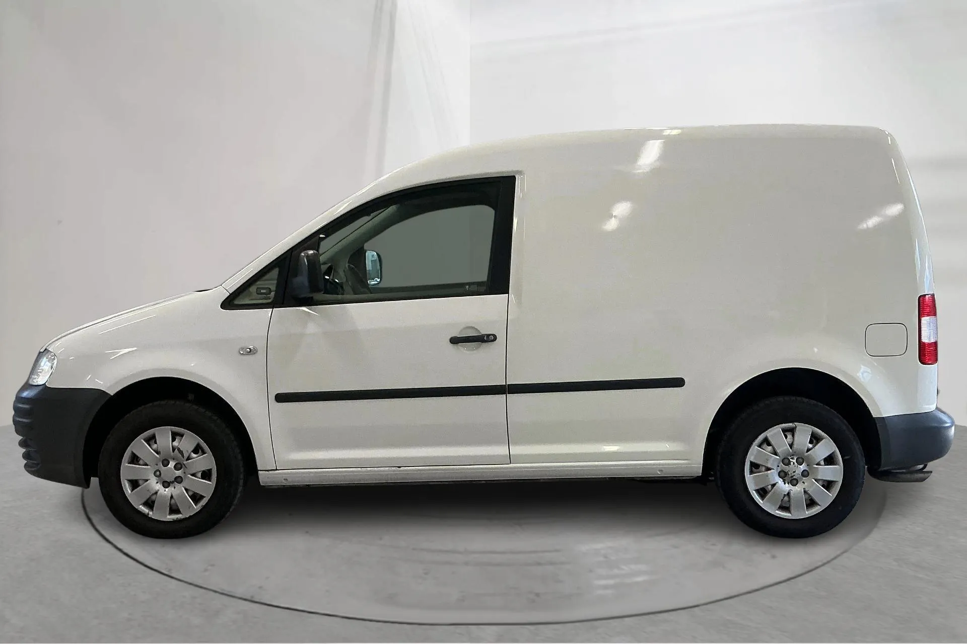 Presentationsfoto 2 av 13: VW Caddy 2.0 Ecofuel Skåp (109hk) - 13 052 mil - Manuell - vit - 2010