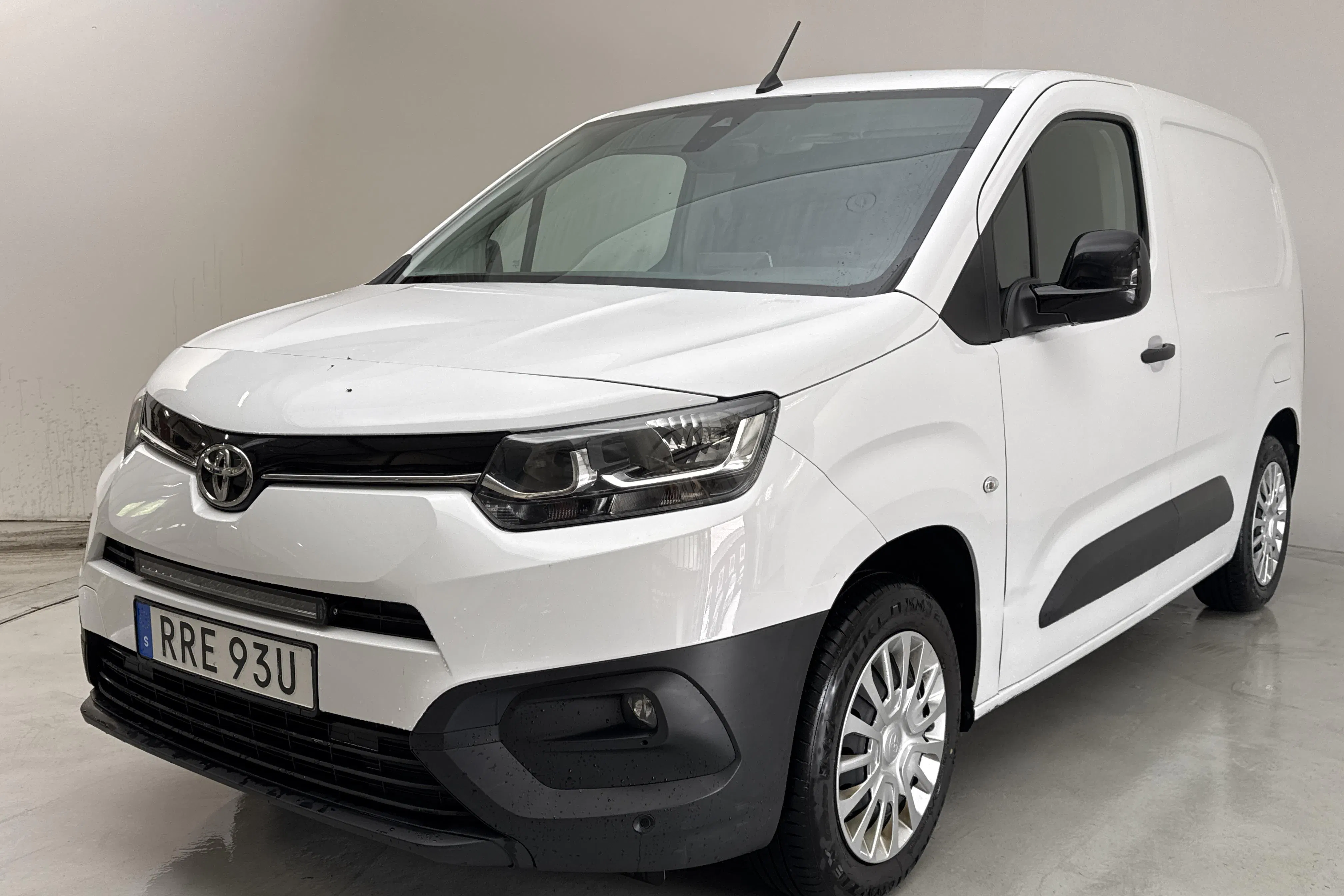 Presentationsfoto 1 av 13: Toyota PROACE CITY 1.5D (130hk) - 10 207 mil - Automat - vit - 2023