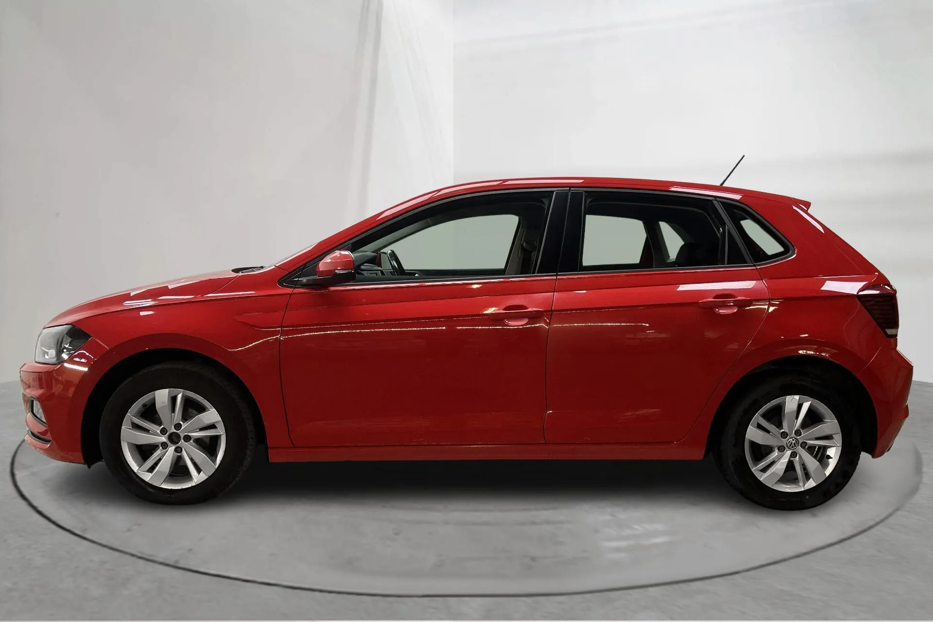 Presentationsfoto 2 av 12: VW Polo 1.0 TGI 5dr (90hk) - 11 672 mil - Manuell - röd - 2018