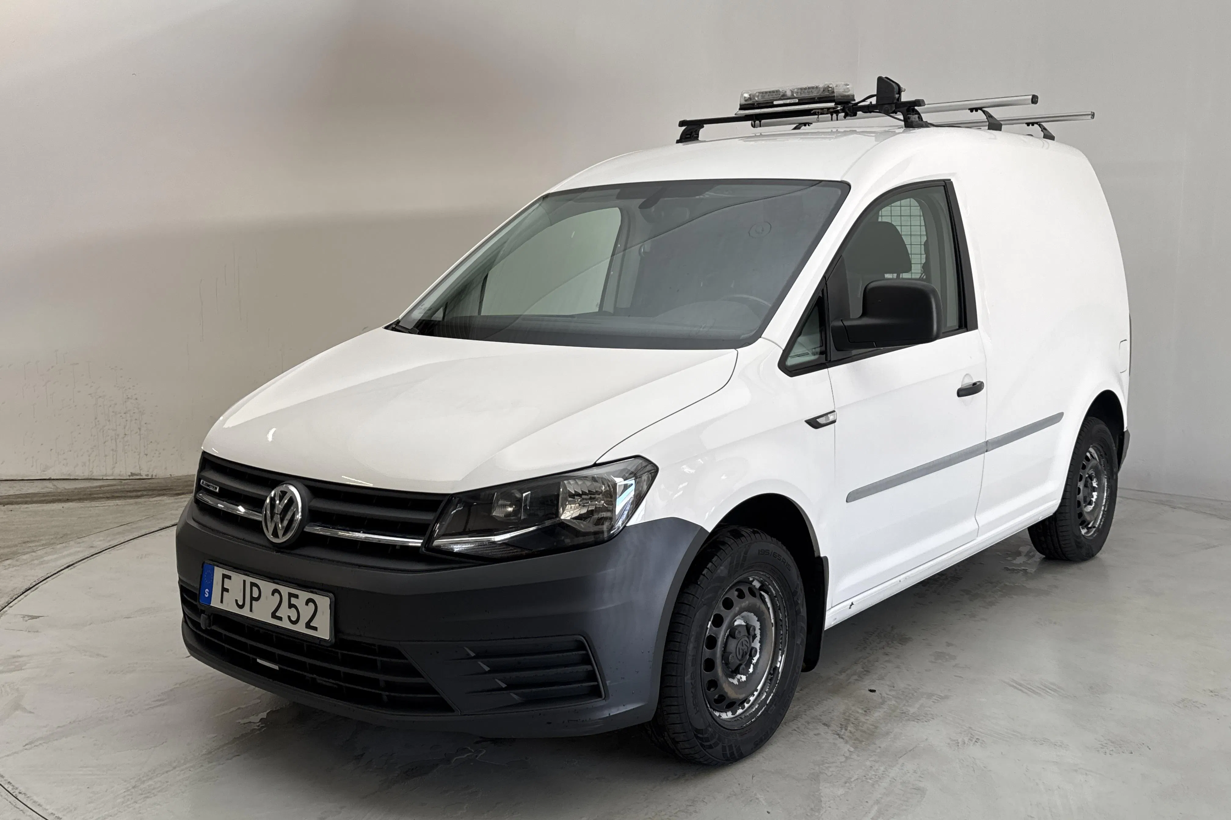 Presentationsfoto 1 av 11: VW Caddy 1.4 TGI Skåp (110hk) - 8 863 mil - Manuell - vit - 2017