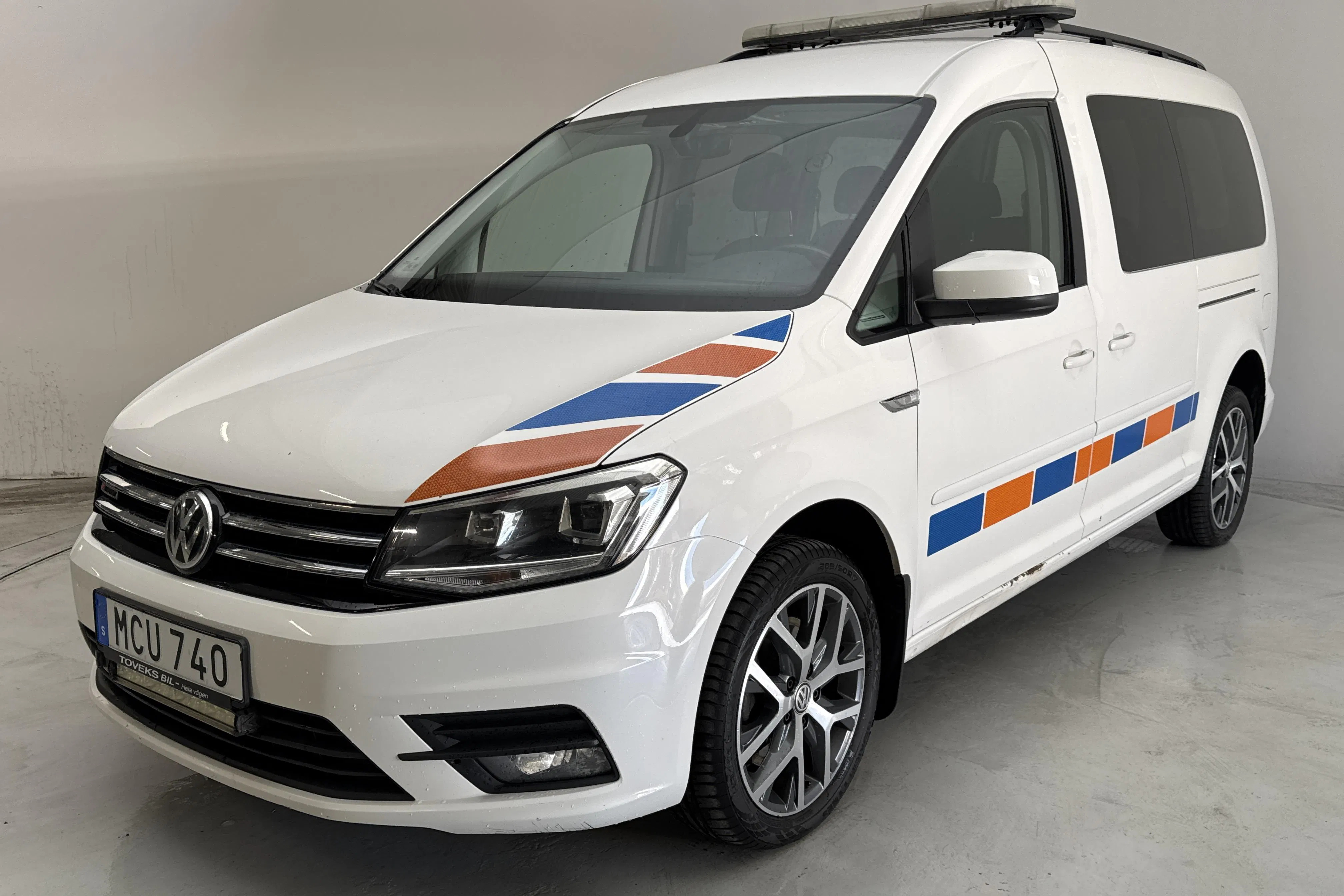 Presentationsfoto 1 av 13: VW Caddy 2.0 TDI Maxi Combi 4MOTION (150hk) - 20 910 mil - Automat - vit - 2018
