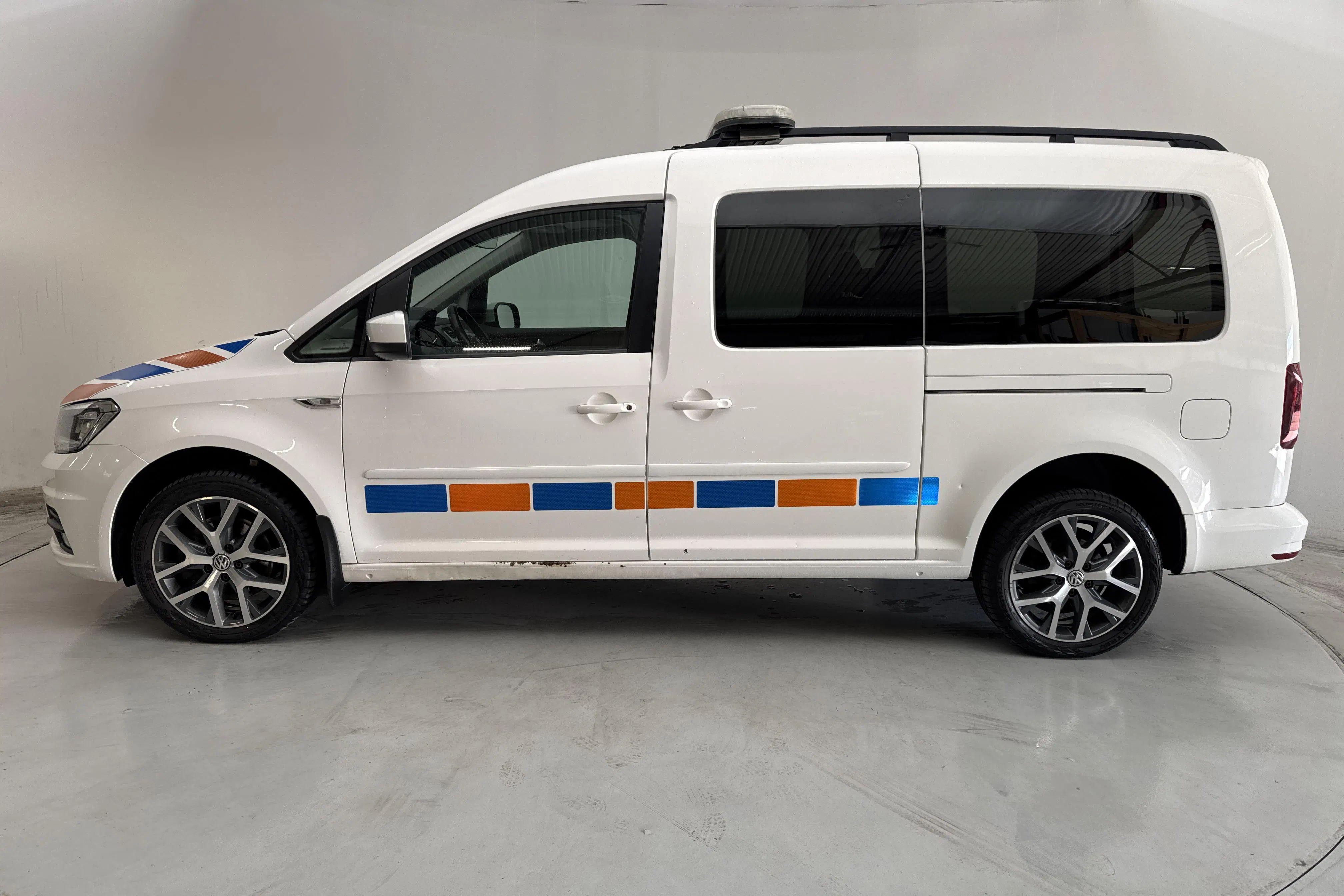 Presentationsfoto 2 av 13: VW Caddy 2.0 TDI Maxi Combi 4MOTION (150hk) - 20 910 mil - Automat - vit - 2018