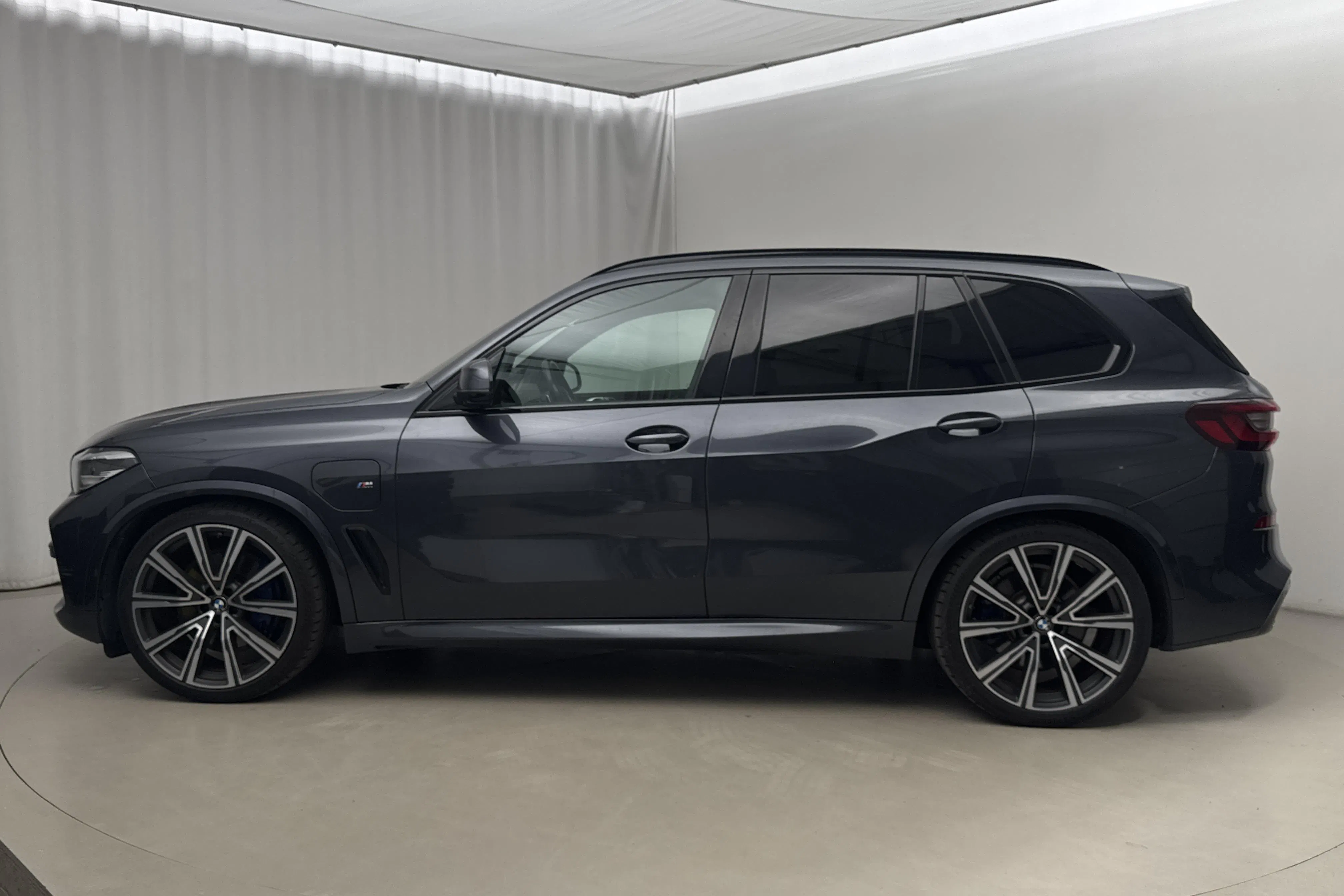 Presentationsfoto 2 av 21: BMW X5 xDrive45e, G05 (394hk) - 8 490 mil - Automat - grå - 2021