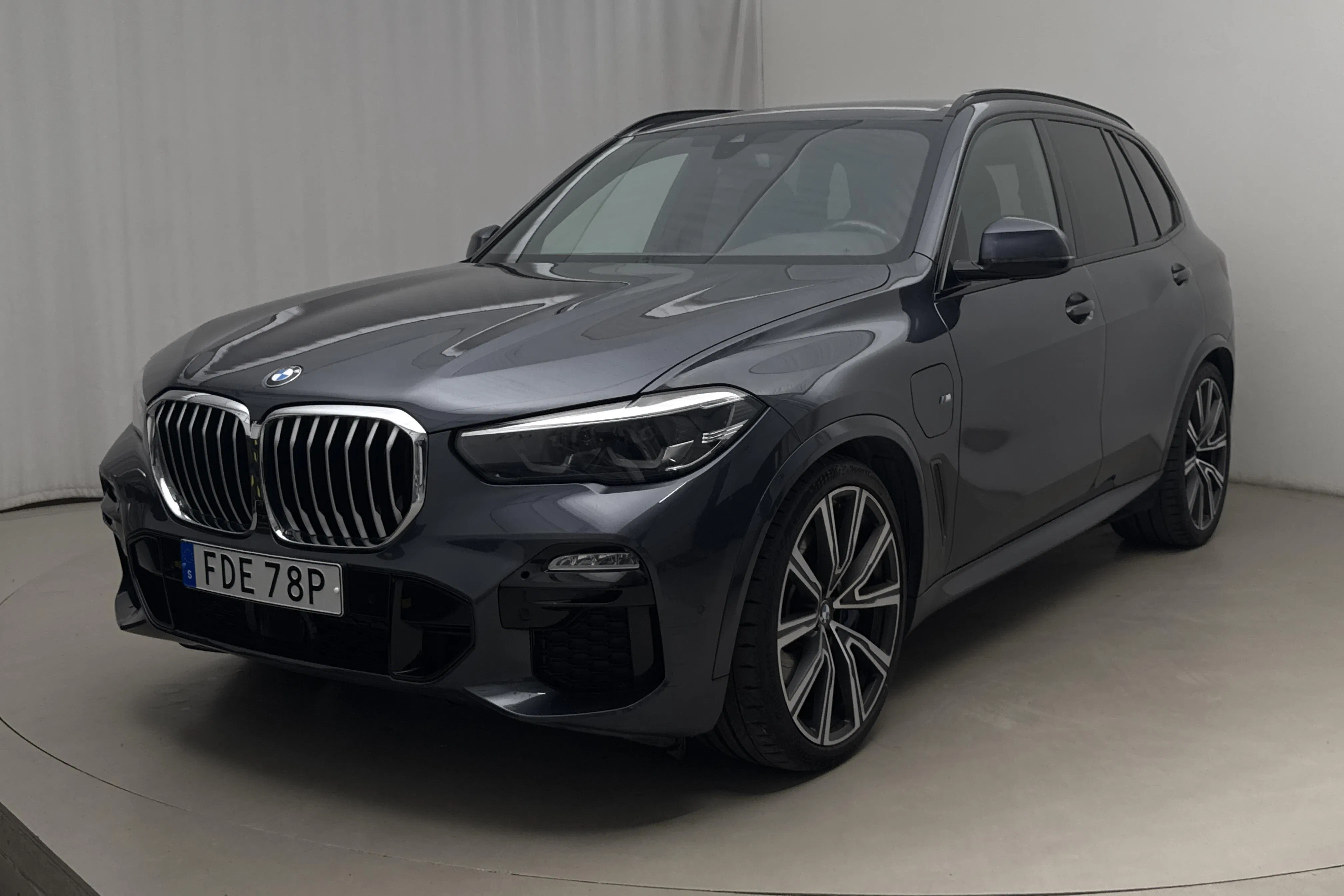 Presentationsfoto 1 av 21: BMW X5 xDrive45e, G05 (394hk) - 8 490 mil - Automat - grå - 2021