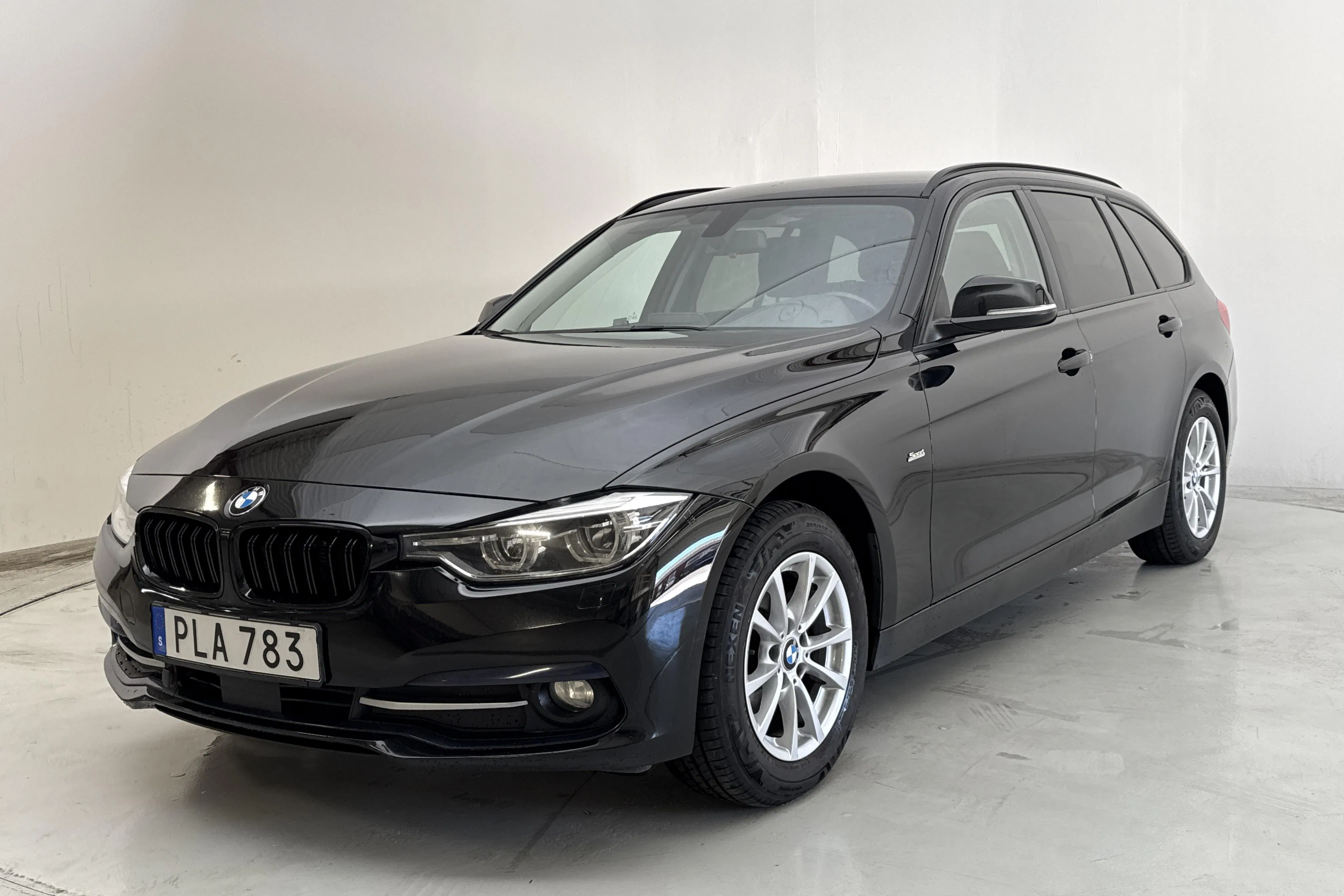 Presentation photo 1 of 13: BMW 320d Touring, F31 (190hk) - 221 900 km - Automatic - black - 2017