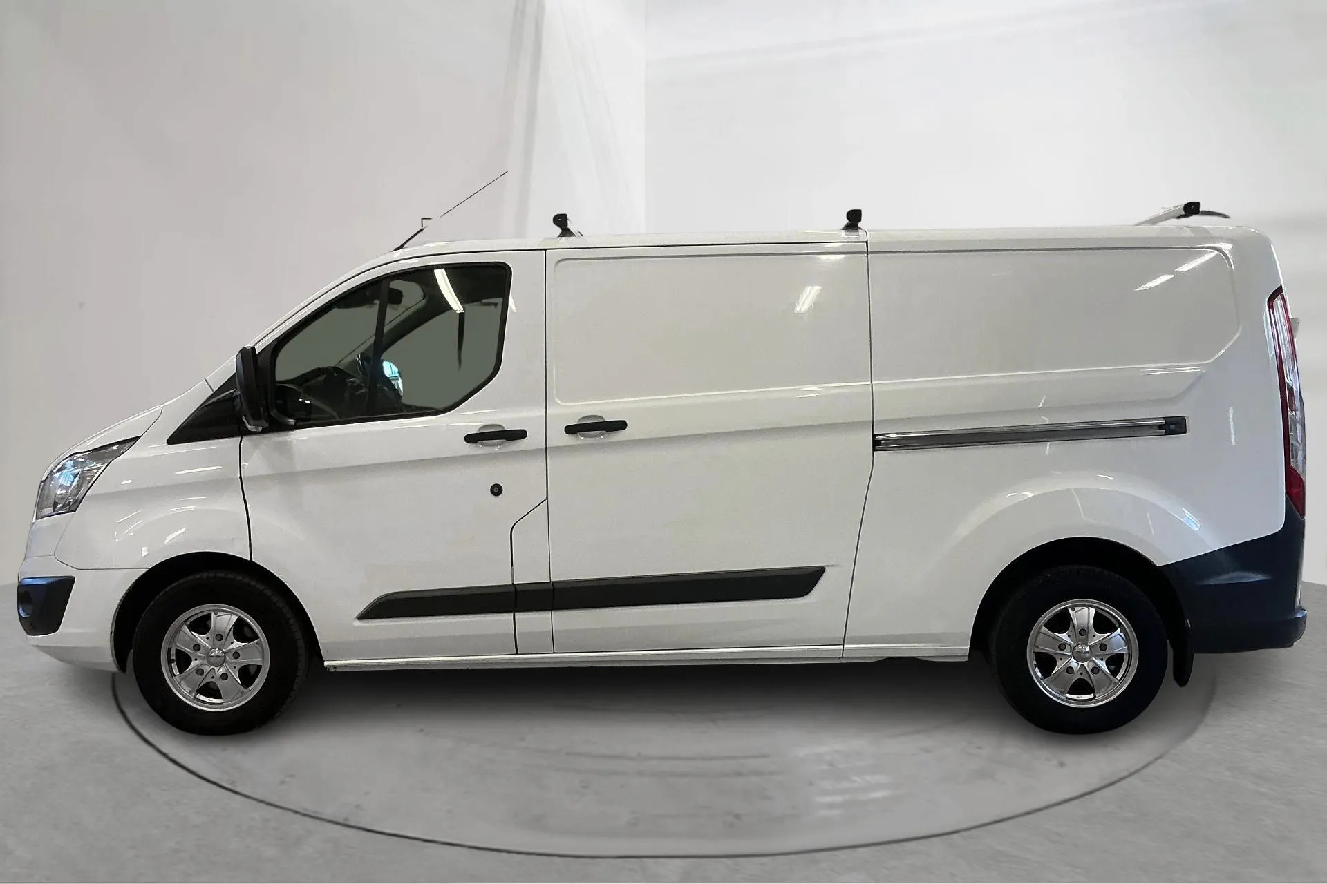 Presentationsfoto 2 av 16: Ford Transit Custom 290 (125hk) - 27 299 mil - Manuell - vit - 2015